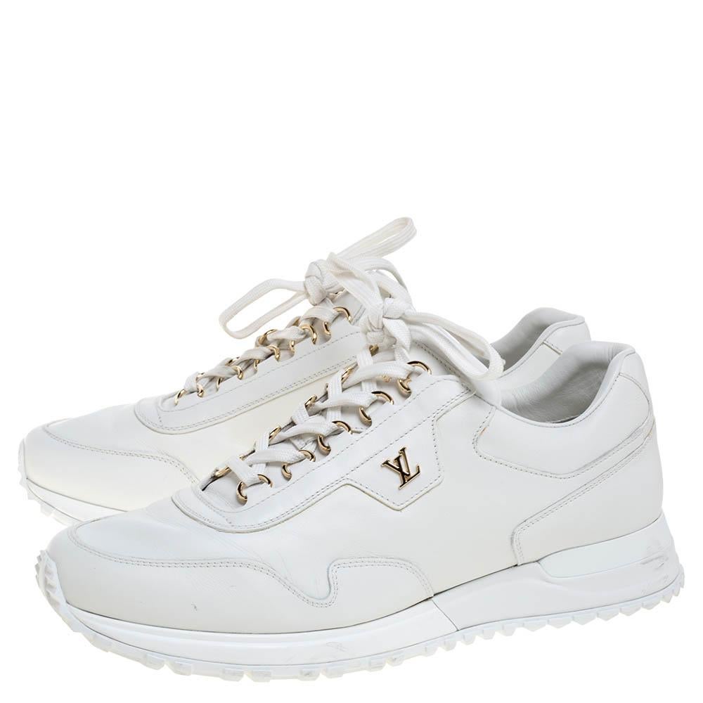 Louis Vuitton White Leather Run Away Low Top Sneakers Size 40.5 In Good Condition In Dubai, Al Qouz 2