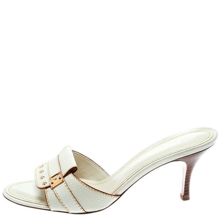 Louis Vuitton White Leather Suhali Buckle Detail Sandals Size 39 For Sale at 1stdibs