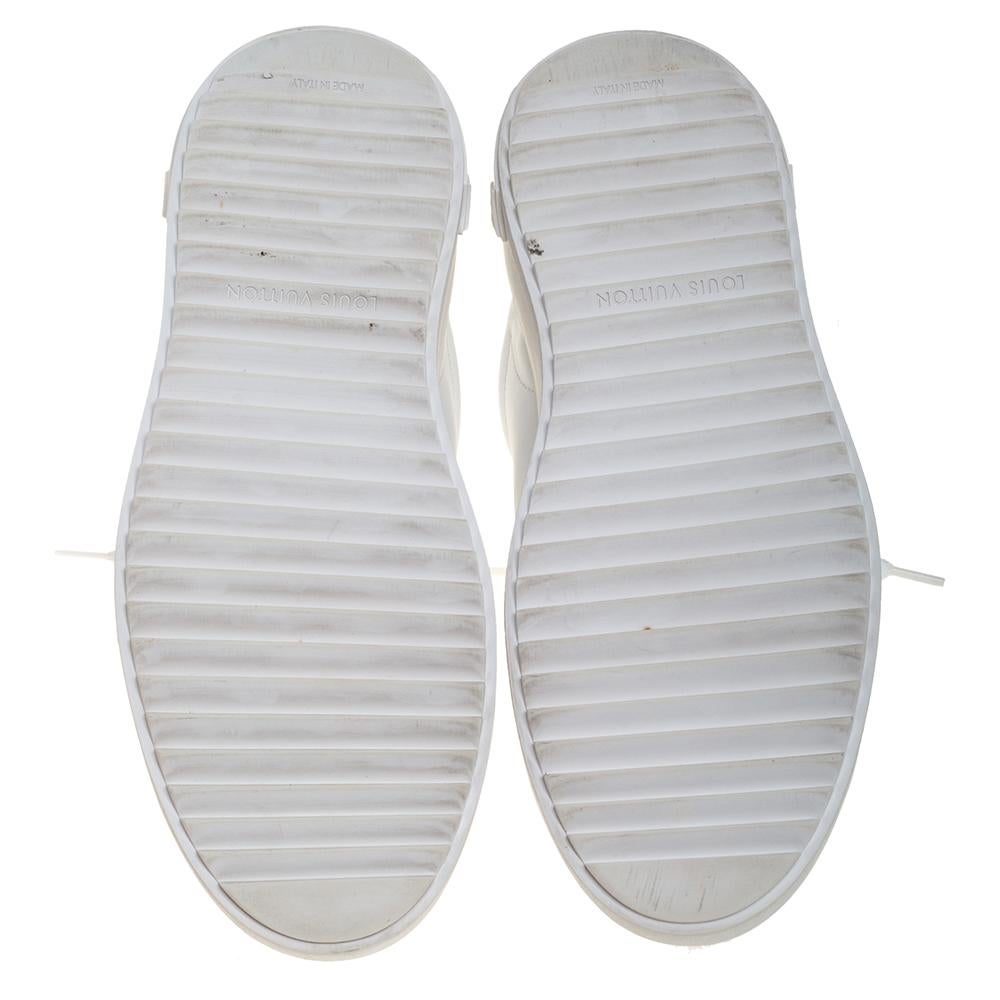Louis Vuitton White Leather Time Out Sneakers Size 37 In Good Condition In Dubai, Al Qouz 2