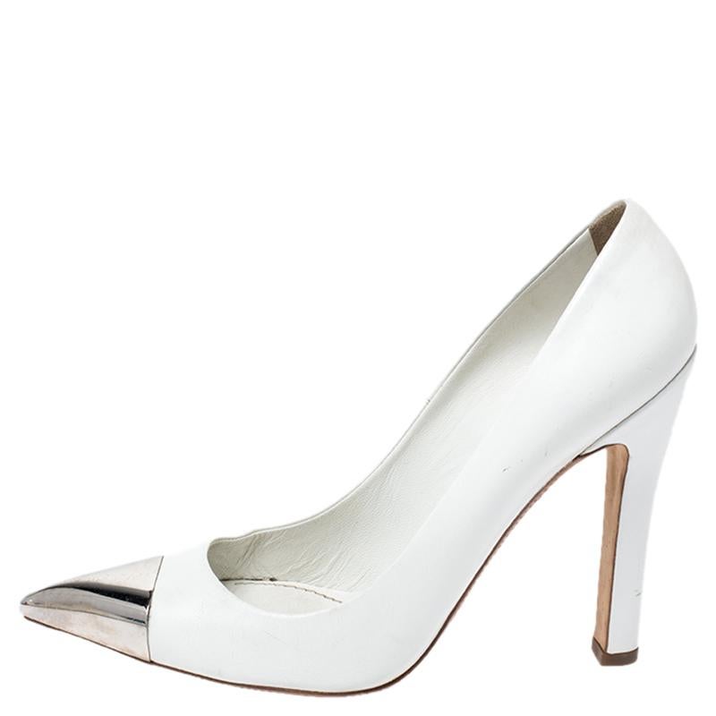 Louis Vuitton Bombas puntiagudas Urban Twist de cuero blanco talla 37.5 Gris
