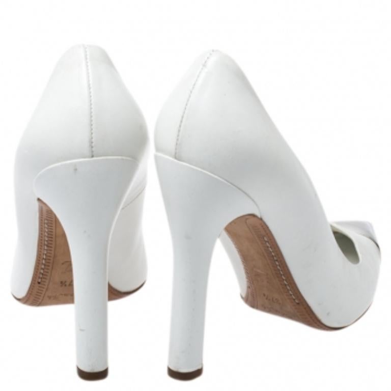 Louis Vuitton - Pumps a punta in pelle bianca Urban Twist - misura 37,5 in vendita 1