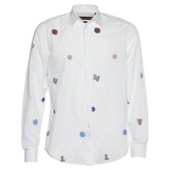 Louis Vuitton - Chemise en coton imprimé logo blanc à boutons sur le devant, taille S