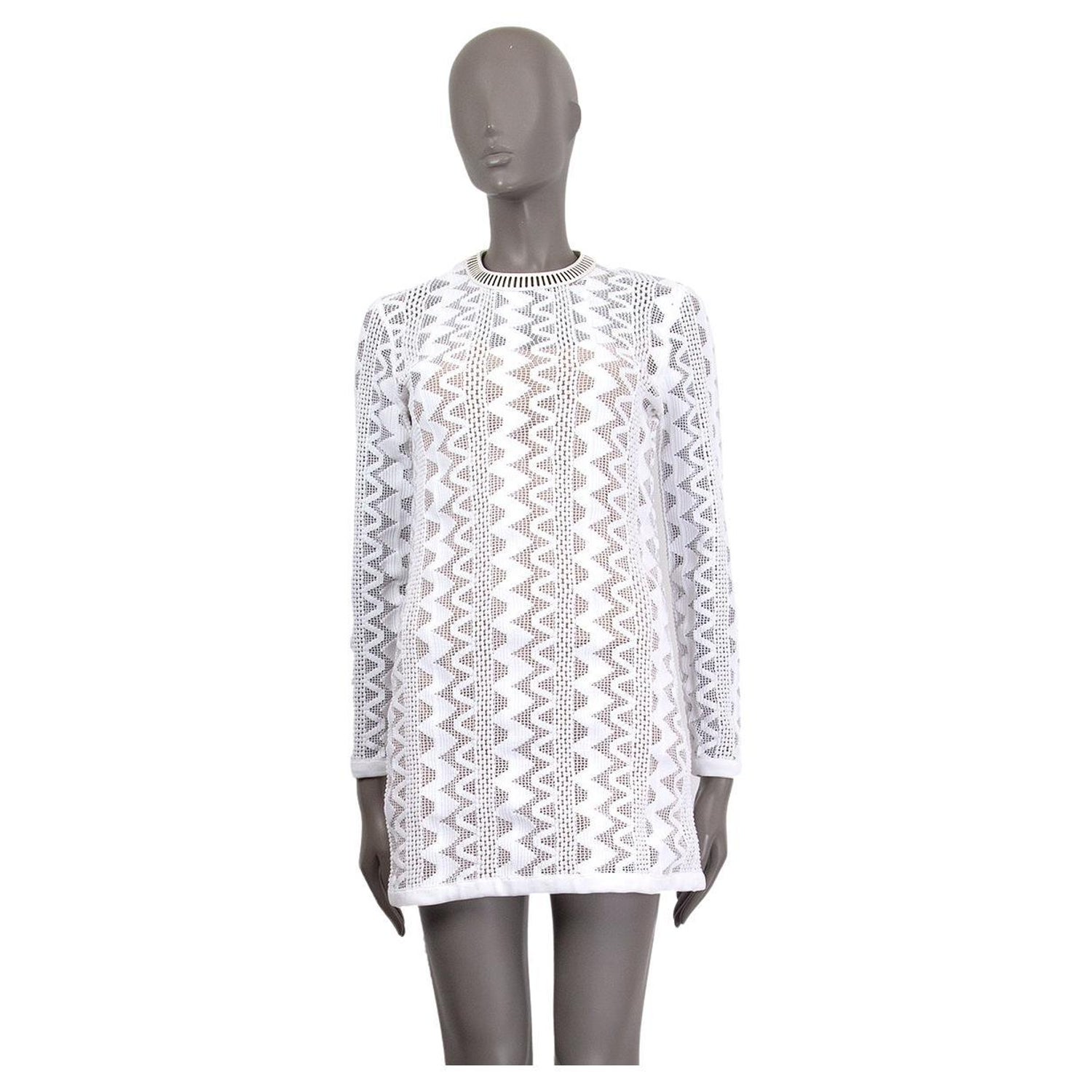 Louis Vuitton White Sleeveless button front dress - Size Small at 1stDibs