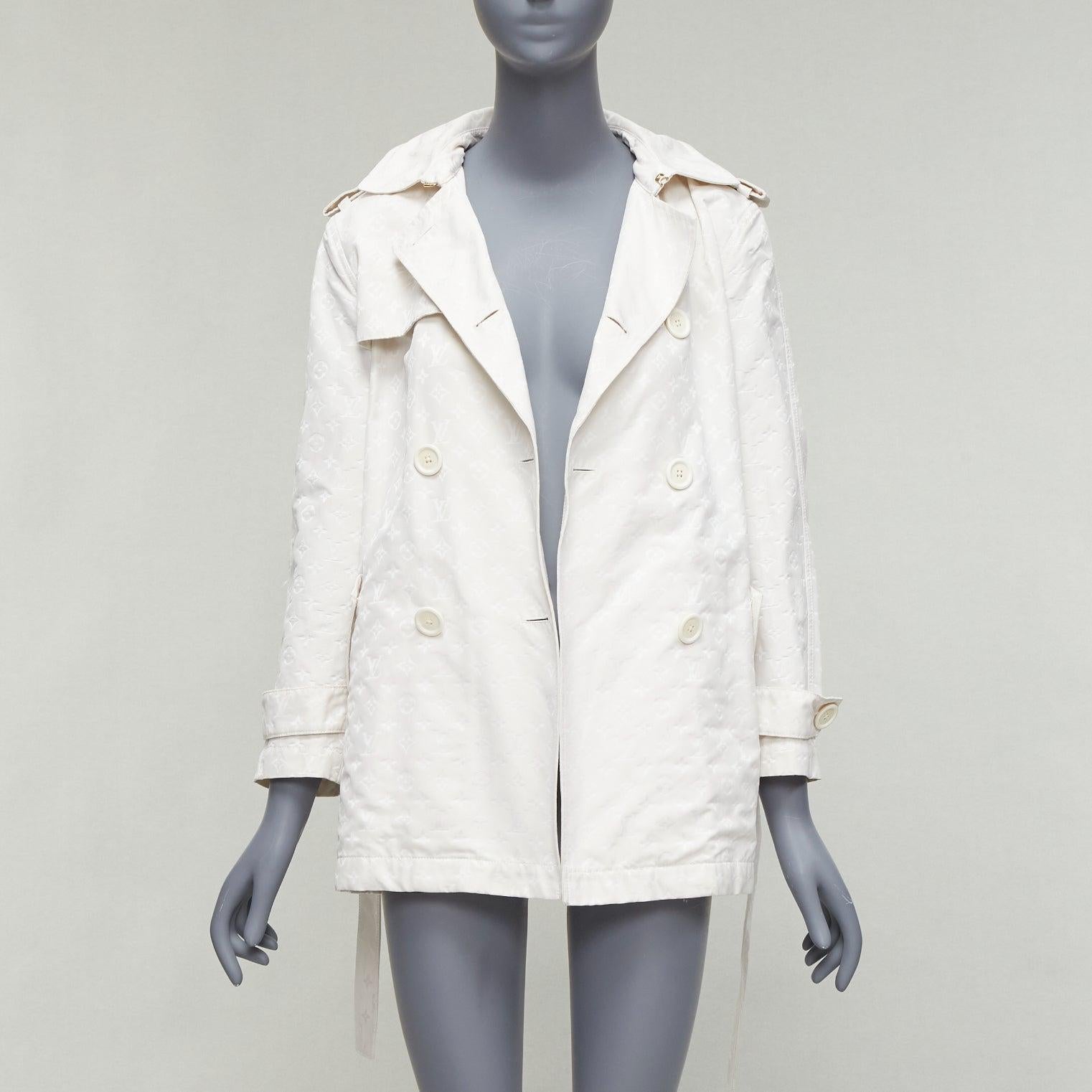 LOUIS VUITTON white LV monogram double breasted belted trench coat FR34 XS
Reference: TGAS/D00897
Brand: Louis Vuitton
Material: Polyester
Color: White
Pattern: Monogram
Closure: Button
Extra Details: Double breasted. Epaulets. Hooded back.
Made in: