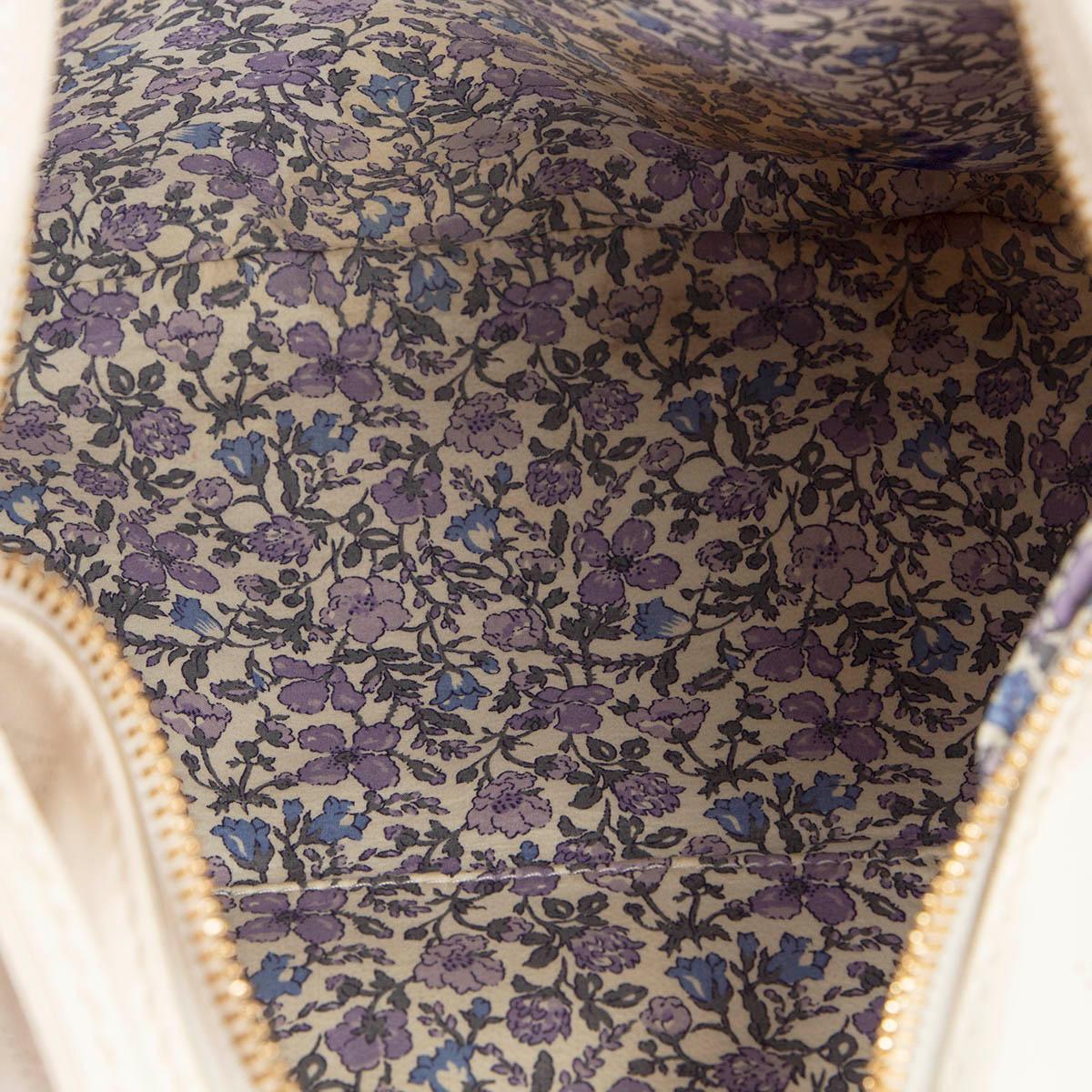 Louis Vuitton - Sac à bandoulière hobo « ONATHA GM » en cuir blanc acajou Pour femmes en vente