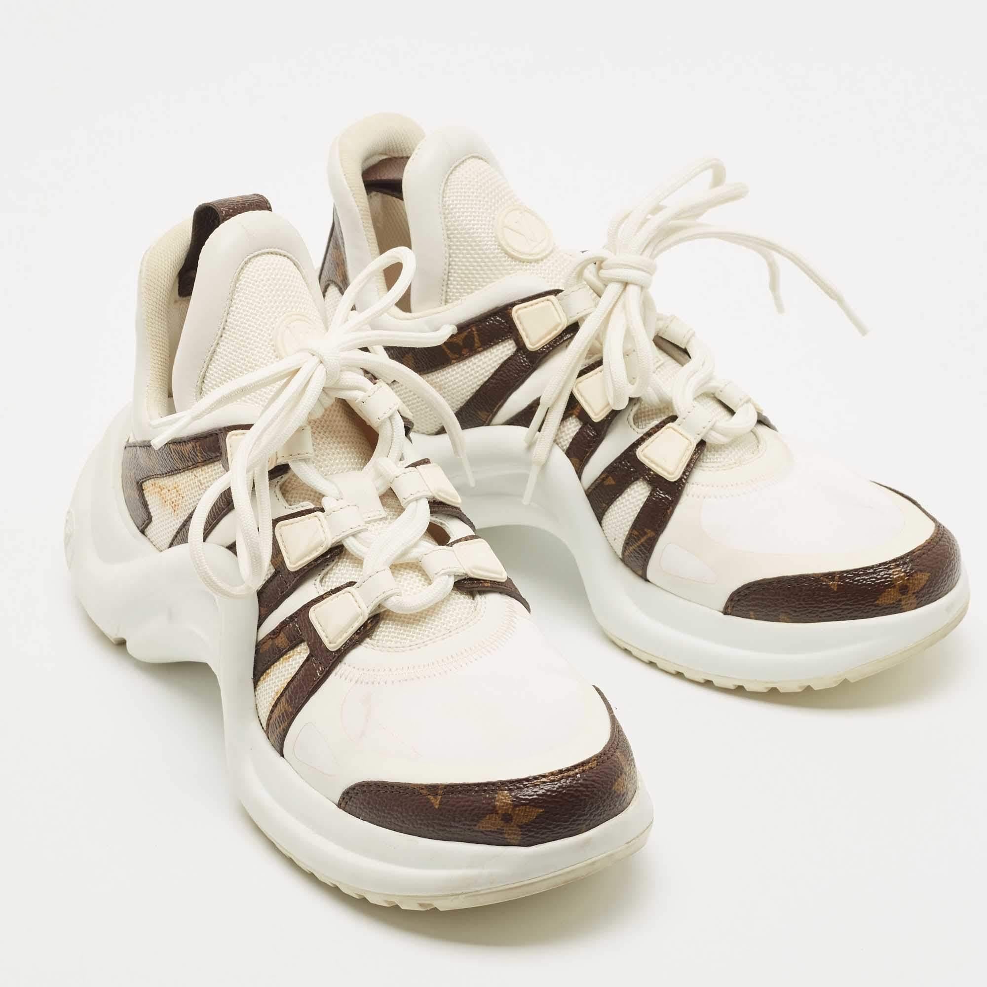 Step into fashion-forward luxury with these LV sneakers. These premium kicks offer a harmonious blend of style and comfort, perfect for those who demand sophistication in every step.

