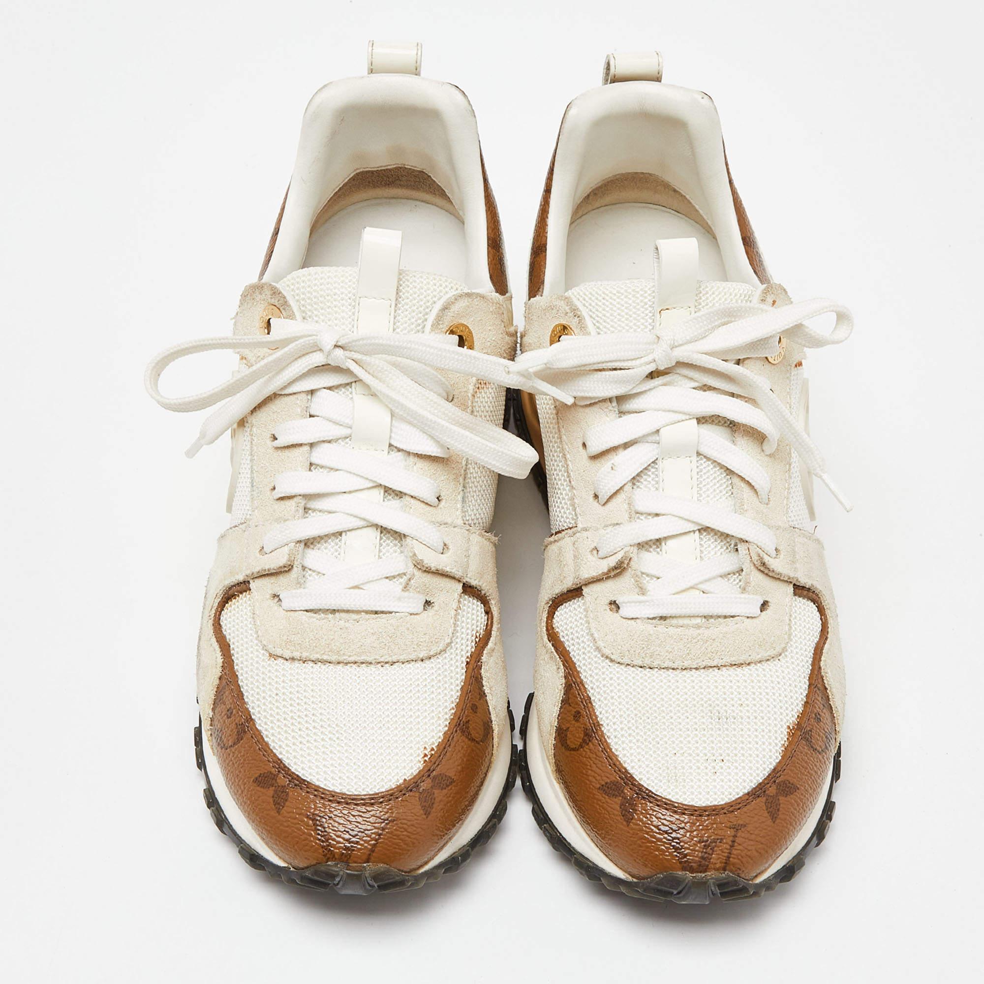 Add a statement appeal to your outfit with these Louis Vuitton sneakers. Made from premium materials, they feature lace-up vamps and relaxing footbeds. The rubber sole of this pair aims to provide you with everyday ease.


