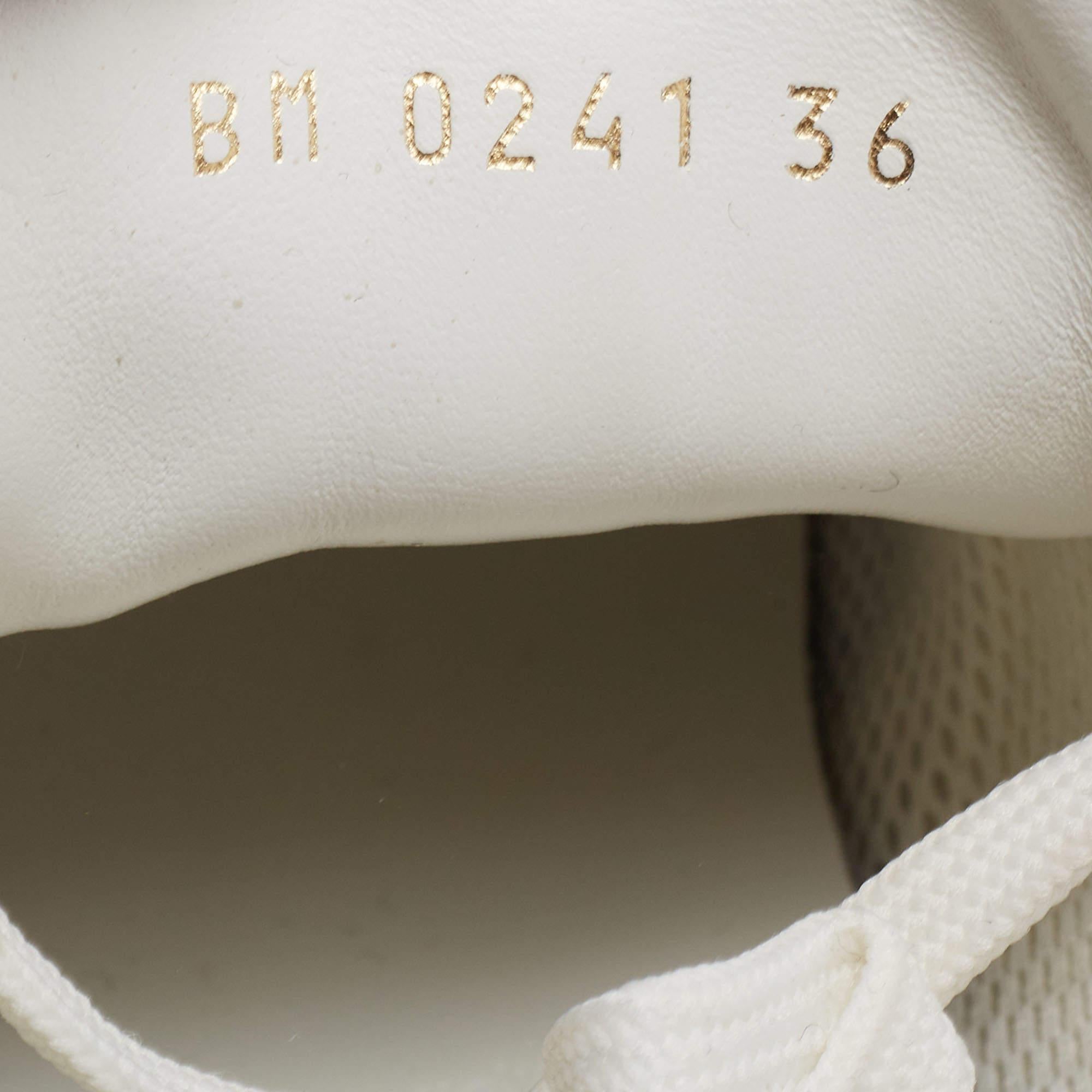 Louis Vuitton - Scarpe da ginnastica Run Away in rete, pelle e monogramma bianche Taglia 36 In condizioni ottime in vendita a Dubai, Al Qouz 2