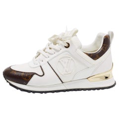 Louis Vuitton - Scarpe da ginnastica Run Away in rete, pelle e monogramma bianche Taglia 36