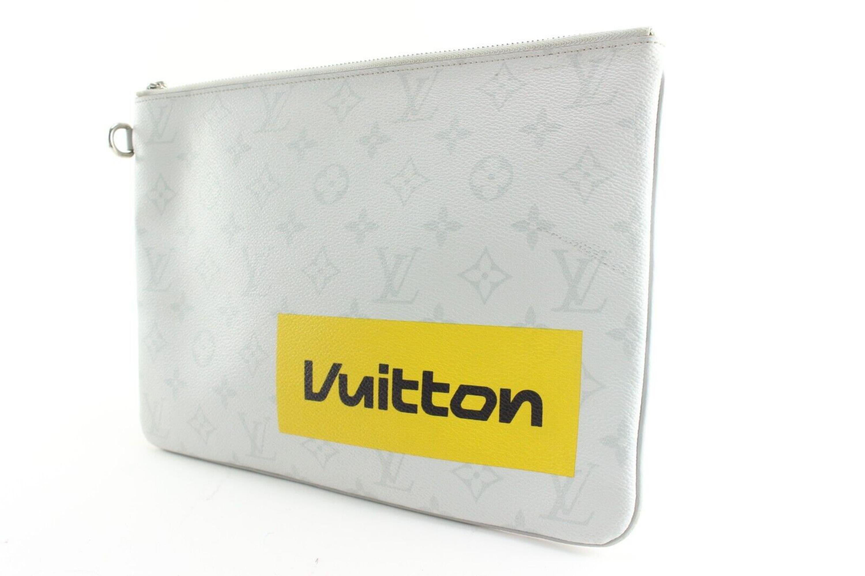 Louis Vuitton White Monogram Antarctica Zip Pouch O-Case Toiletry Clutch 1LK0425 For Sale 6