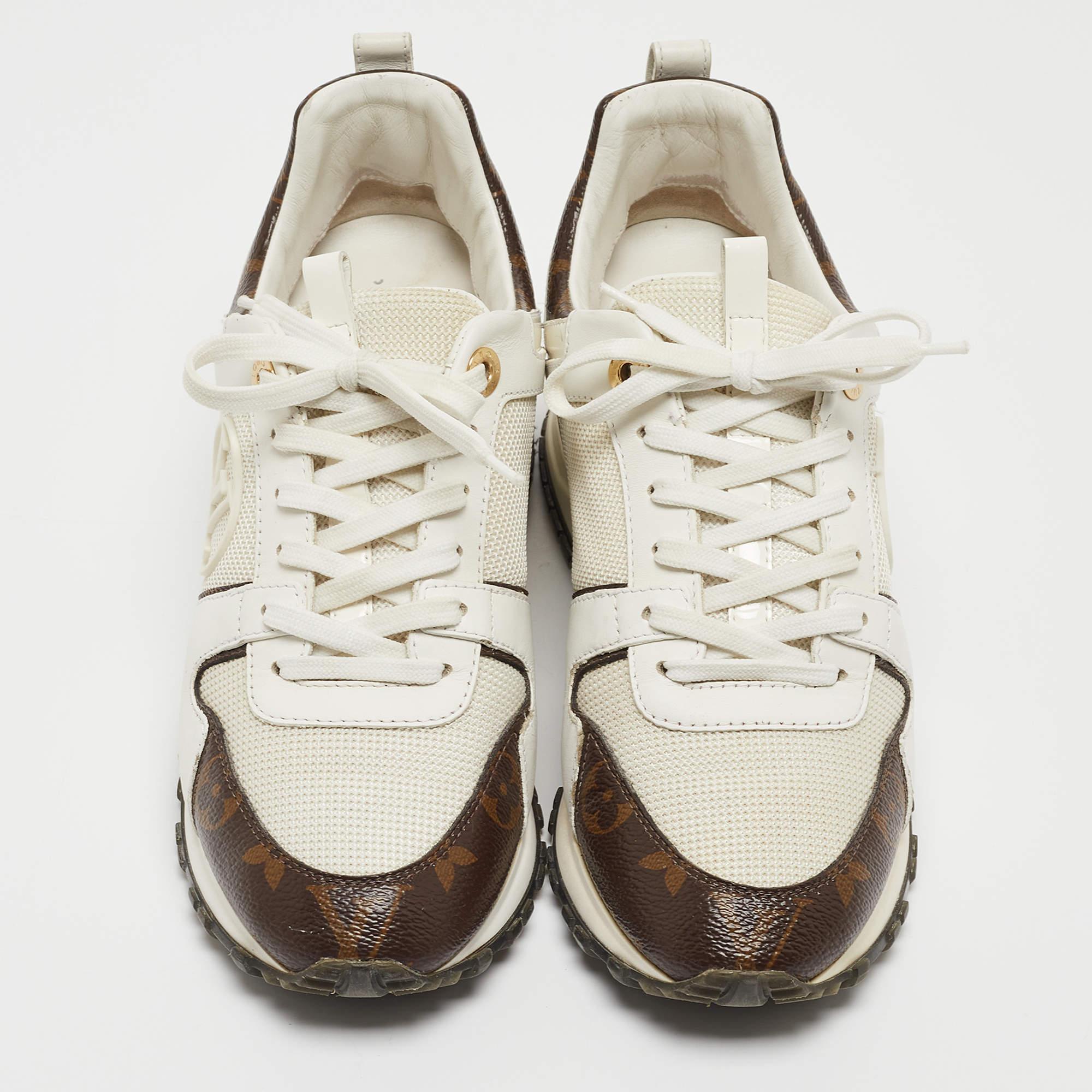 Con una silueta clásica, estas zapatillas de diseño son una combinación perfecta de lujo, comodidad y estilo. Estas zapatillas están acabadas con detalles de la firma y cómodas plantillas.

Incluye: Funda guardapolvo original

