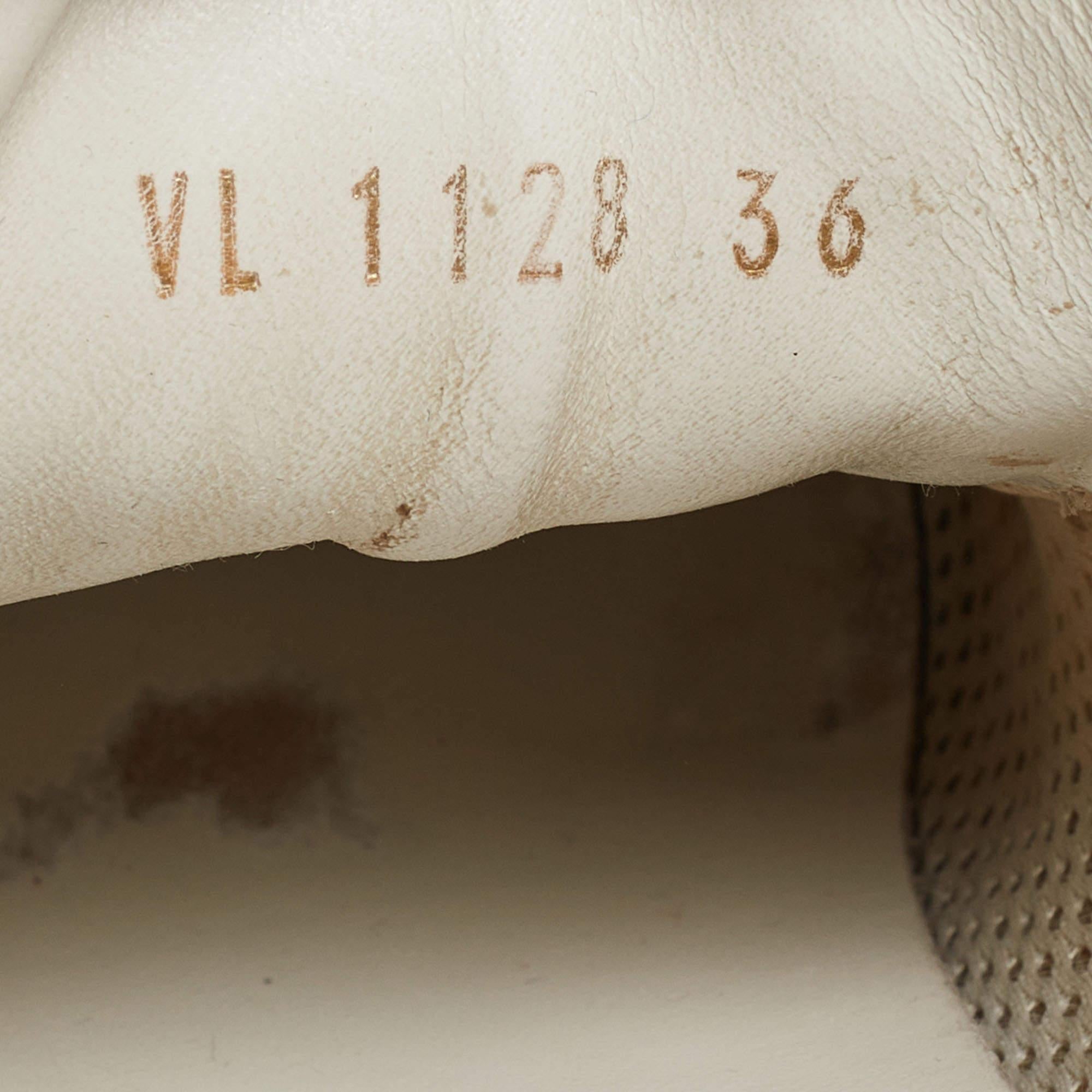Louis Vuitton Weiße/Monogramm Canvas und Leder Run Away Turnschuhe aus Segeltuch Größe 36 im Angebot 4