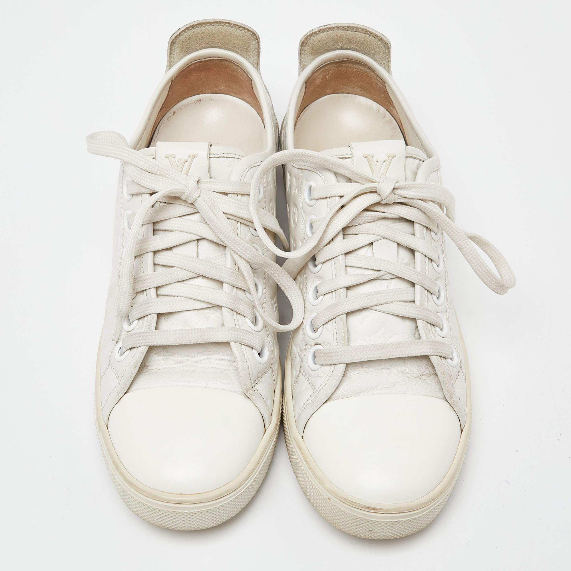 Louis Vuitton White Monogram Leather and Suede Low Top Sneakers Size 35 In Fair Condition In Dubai, Al Qouz 2