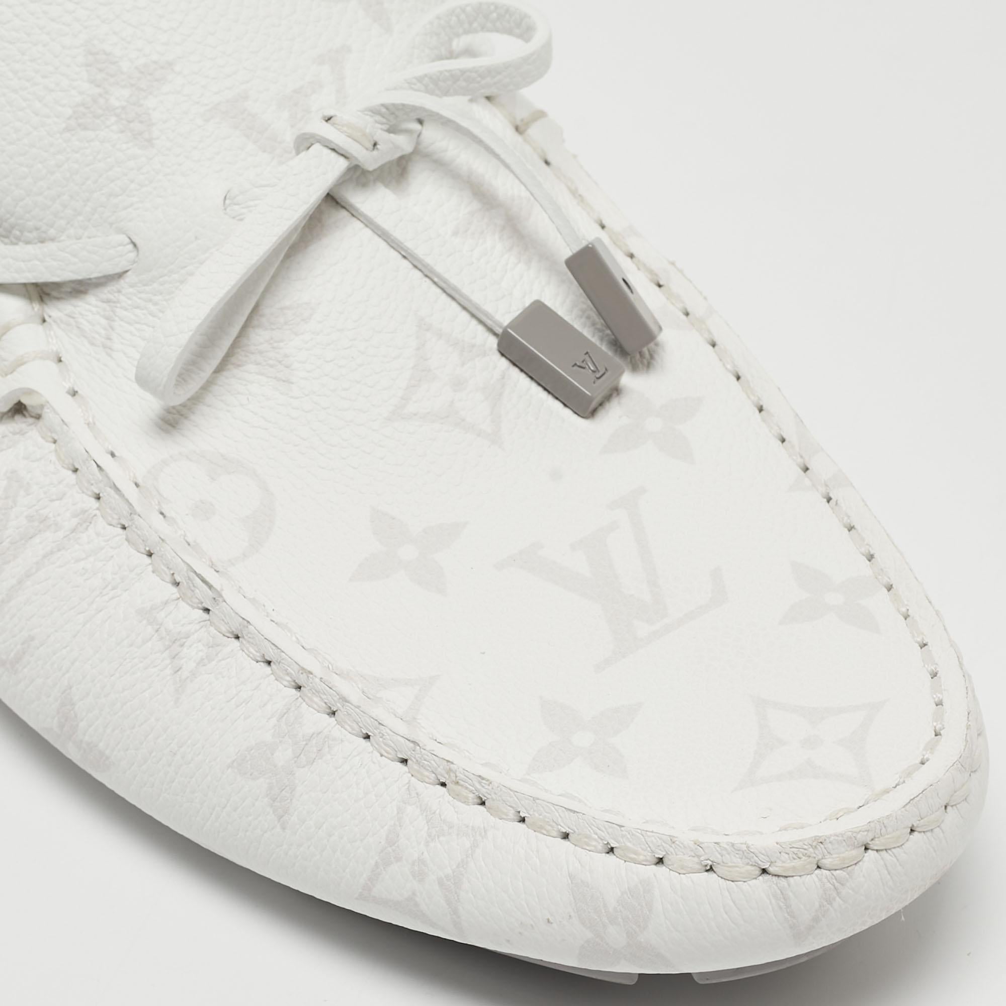 Louis Vuitton White Monogram Leather LV Driver Loafers Size 43 For Sale 3