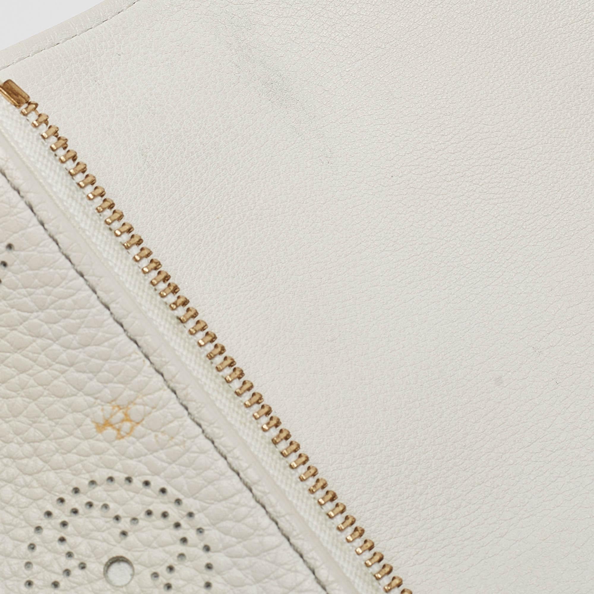Louis Vuitton White Monogram Mahina Leather Amelia Wallet 1