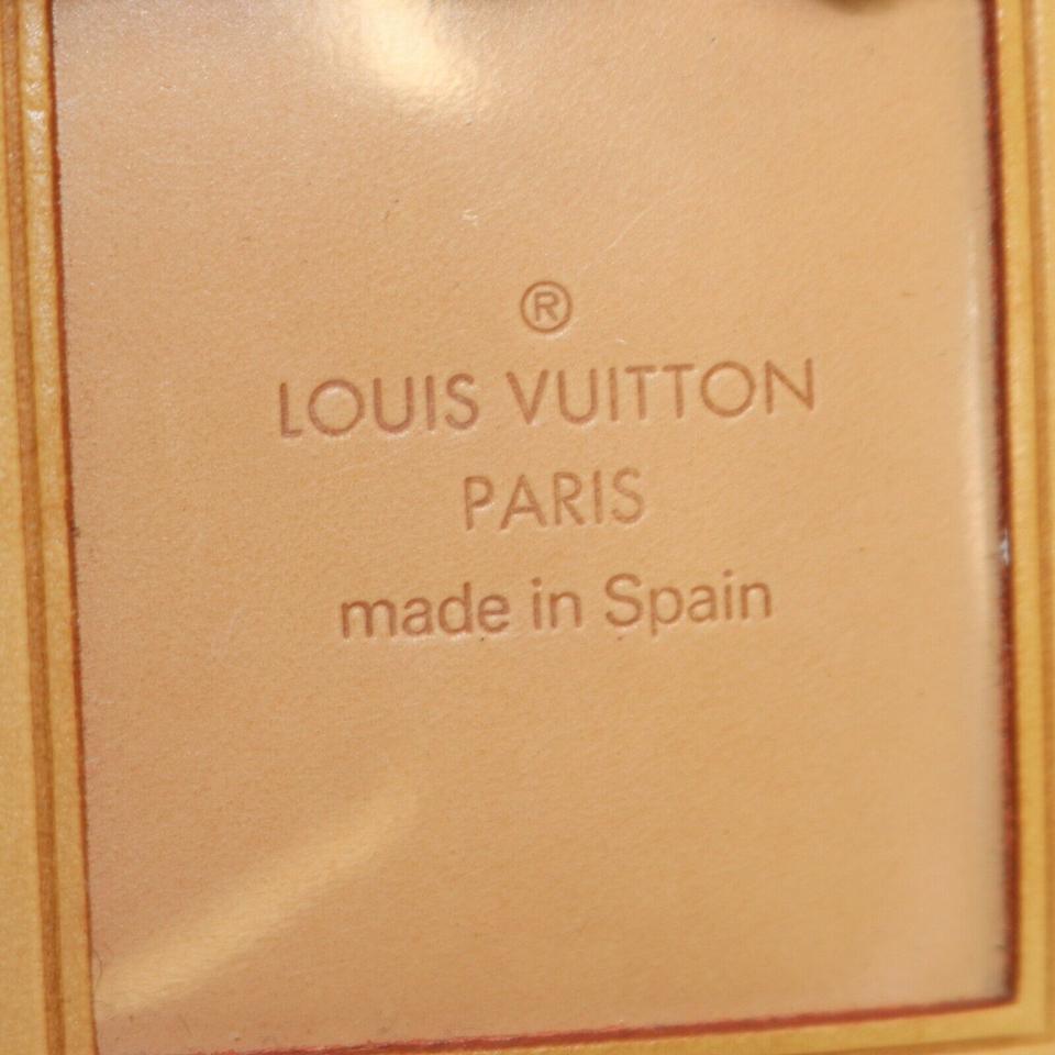 VERY GOOD CONDITION
(8/10 or AB)

(Outside) partially rubs on the bottom

(Outside) minor partially stains

(Inside) minor rubs in the pocket

(Inside) minor partially spots



Width (inch) : 2.16 inch(approx)
Width (cm) : 5.5 cm(approx)
Height