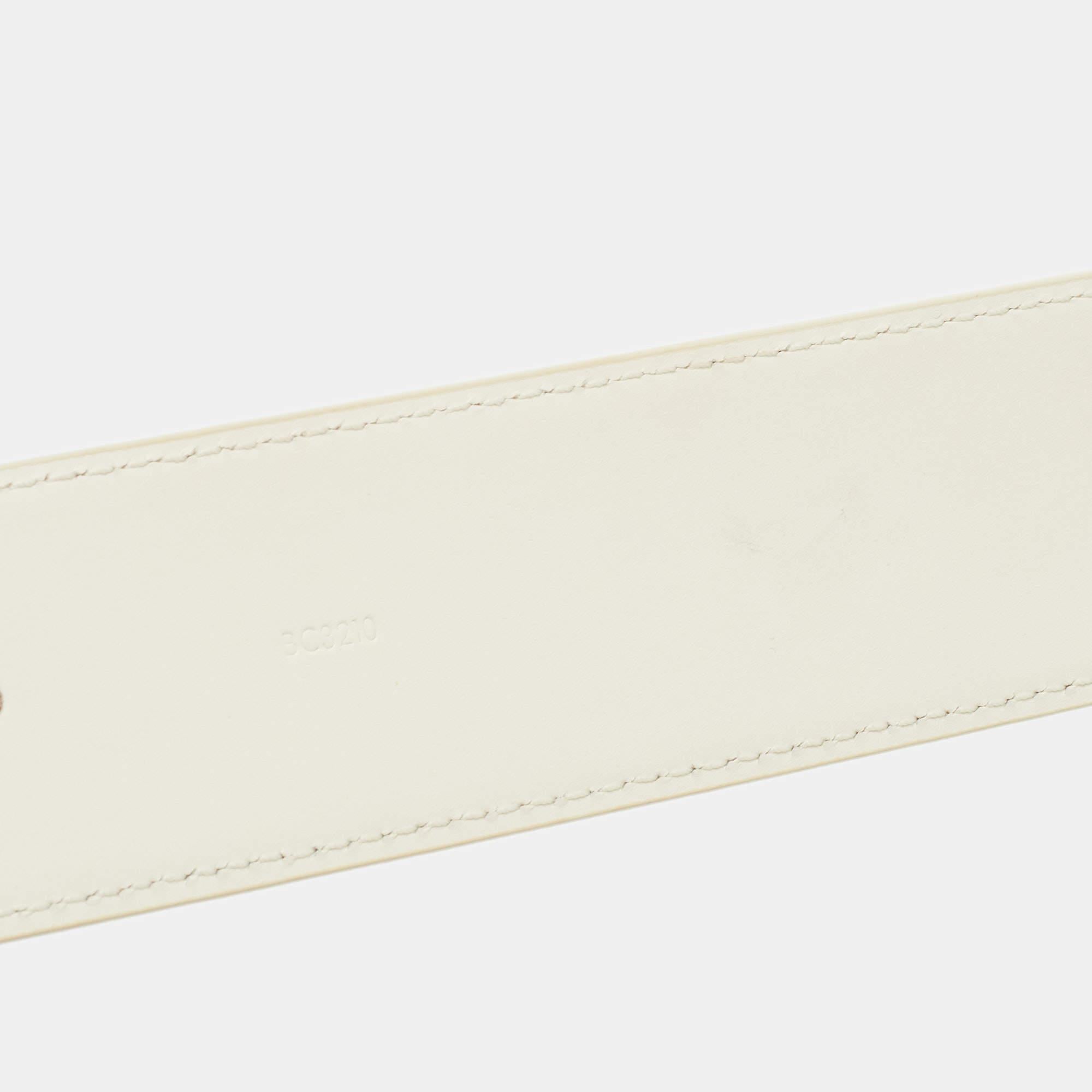 Presenting a designer belt that has been crafted to be durable and to suit all your refined looks. High in durability and appeal, this belt is a fine element of luxury.

Includes: Original Dustbag, Original Box