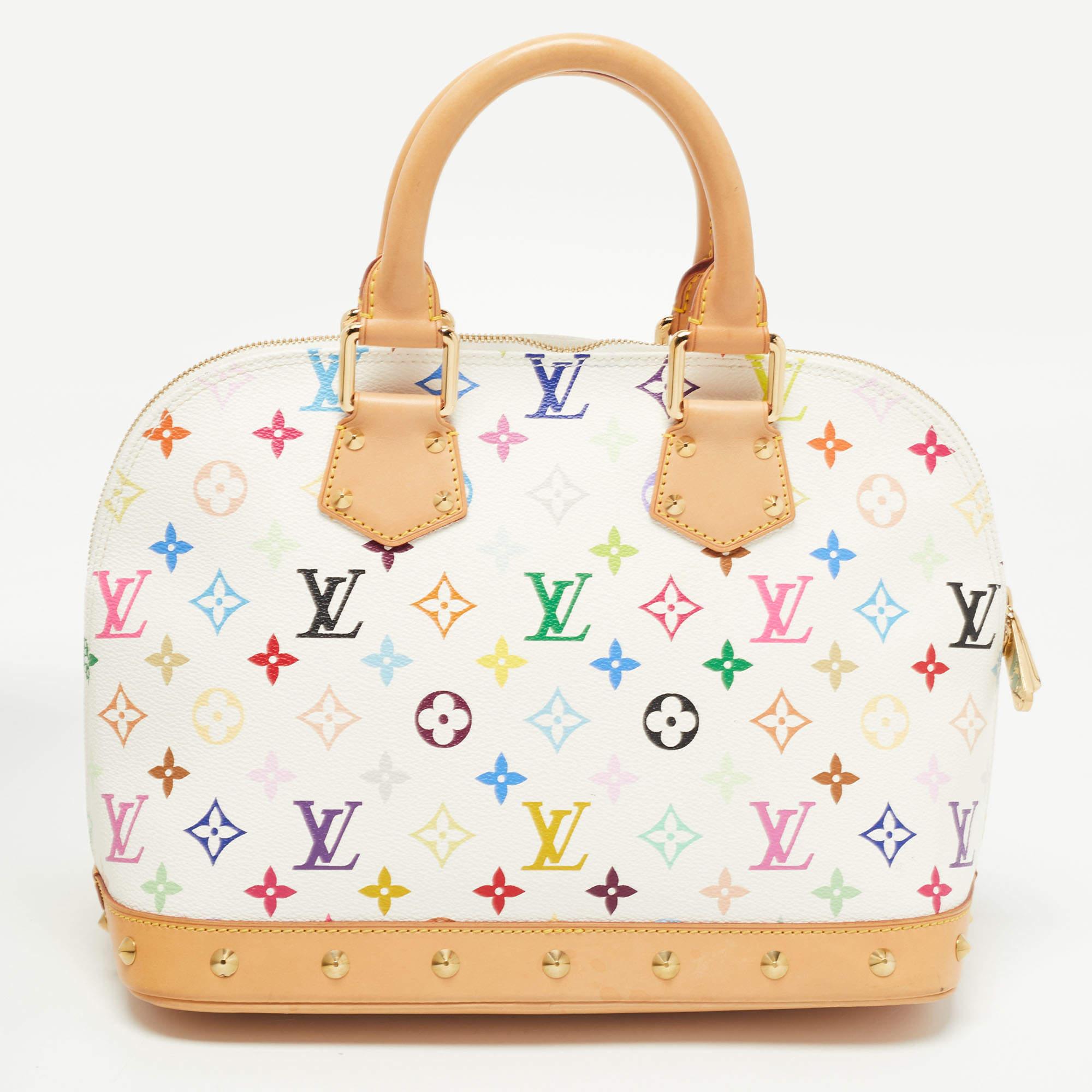 The house of Louis Vuitton offers this beautiful creation to help you create timeless style edits every season. Crafted with quality materials, this piece will last you a long time.

Includes: Info Booklet
