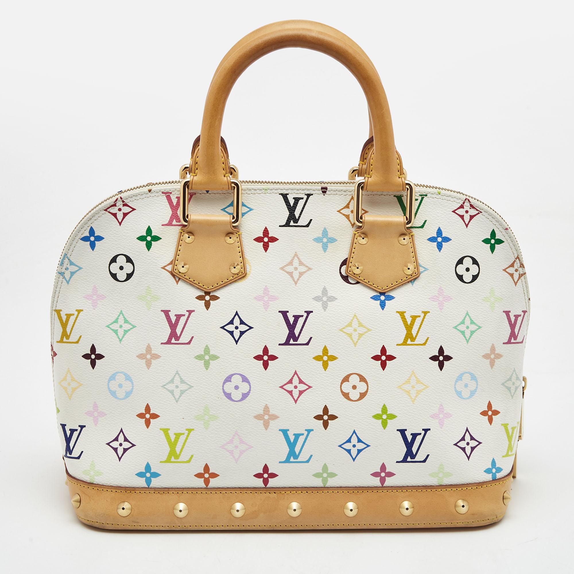 Marked by flawless craftsmanship and enduring appeal, this LV Alma PM bag is bound to be a versatile and durable accessory. It has a spacious size.

