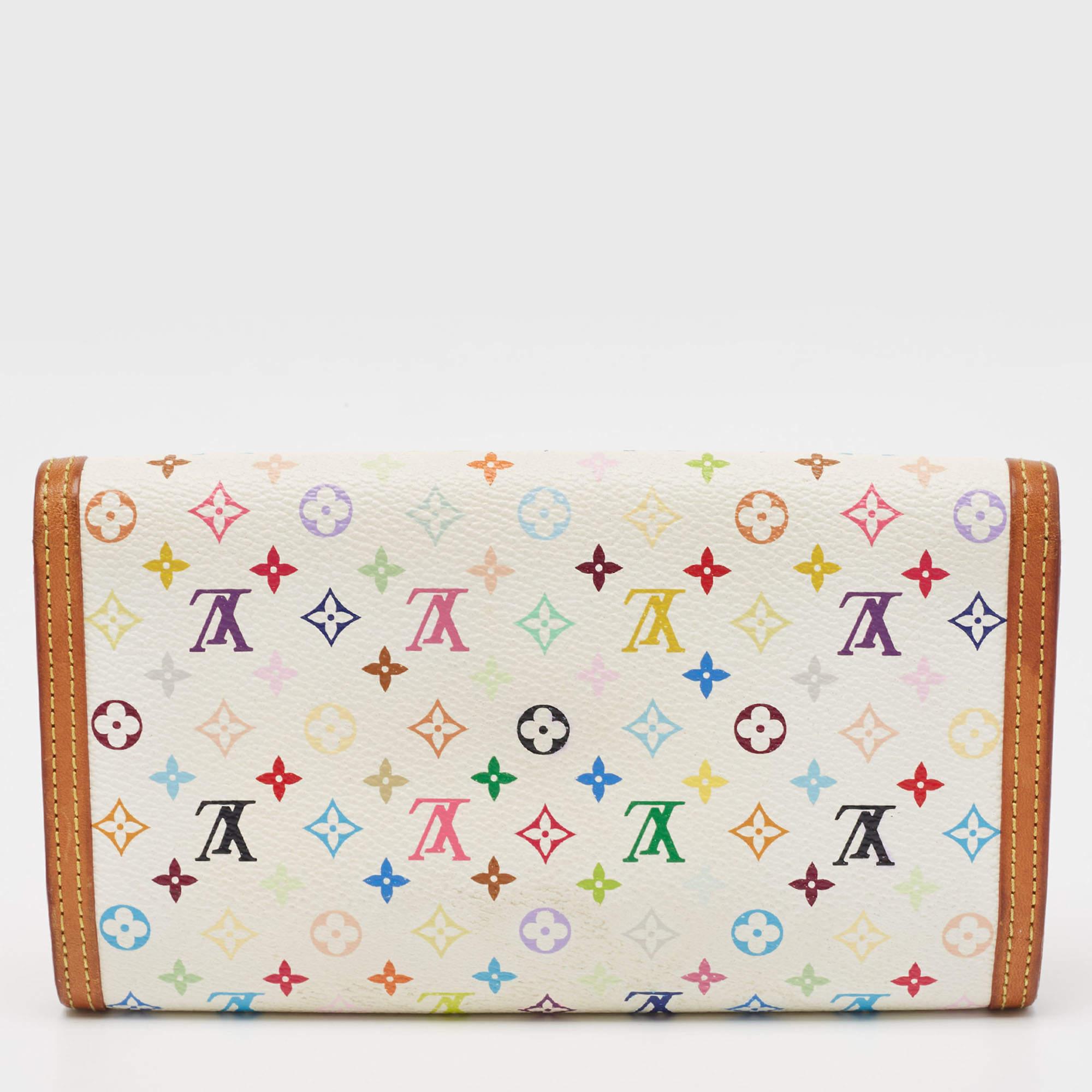 This designer wallet is an immaculate balance of sophistication and rational utility. It has been designed using prime quality materials and elevated by a sleek finish. The creation is equipped with ample space for your monetary