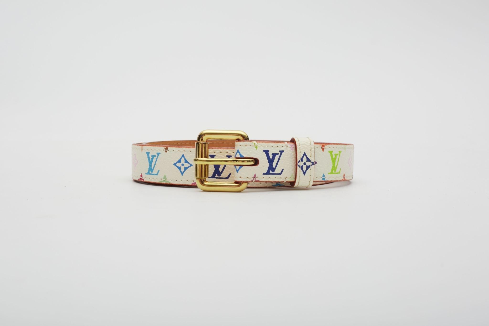 Color: white with multicolor monogram print
Material: coated canvas
Date code: LB 1013
Year: 2003
Comes with: generic dust bag
Condition: Good.
Made in France

Size: 70 cm / 28 in

Measurements~
Width 1”
Length 30”
