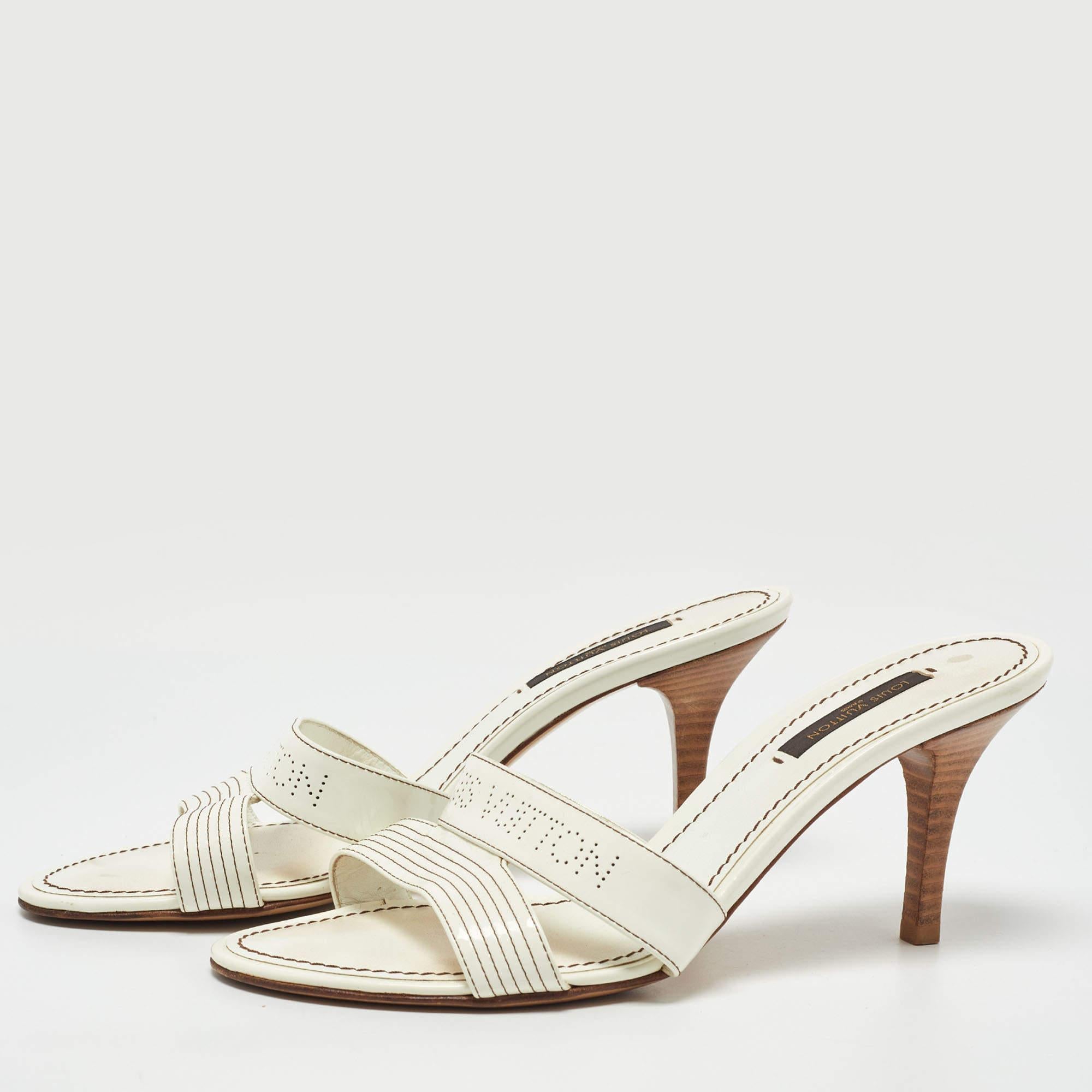 Louis Vuitton White Patent Leather Slide Sandals  For Sale 1