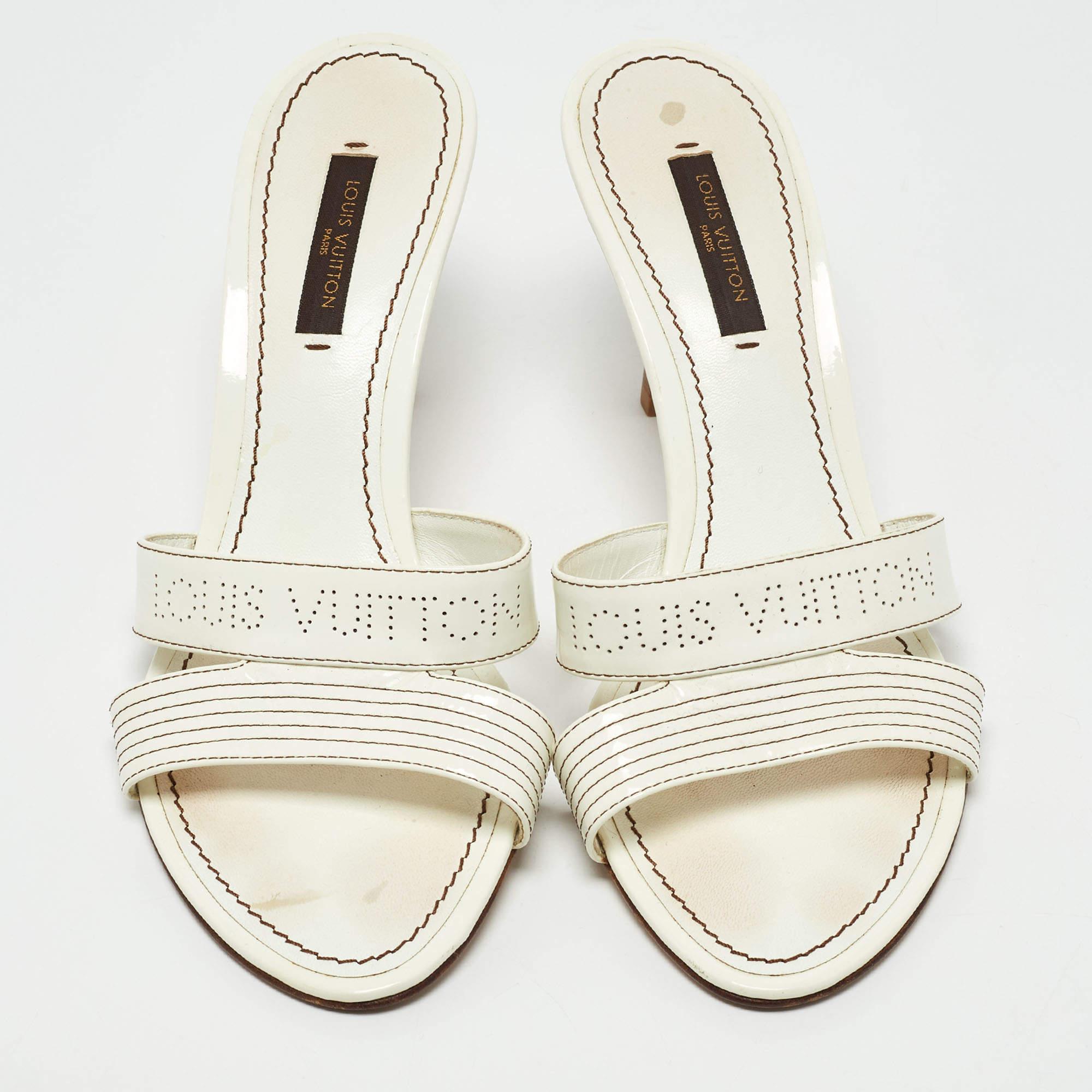 Louis Vuitton White Patent Leather Slide Sandals  For Sale 2