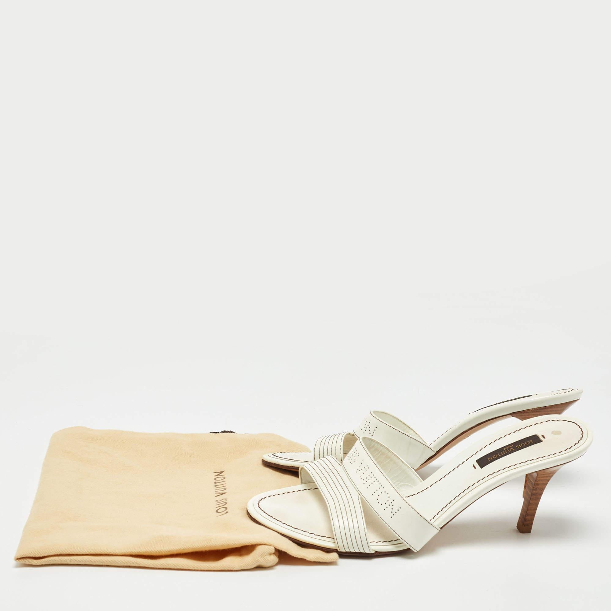 Louis Vuitton White Patent Leather Slide Sandals  For Sale 5