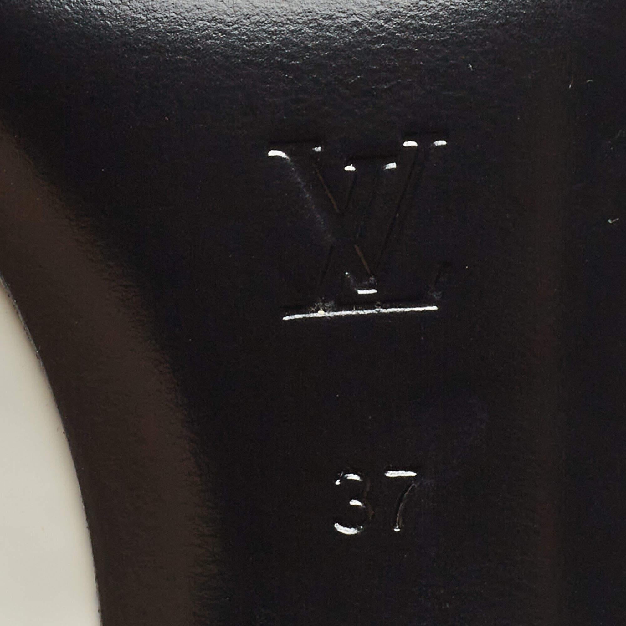 Women's Louis Vuitton White Patent Leather Slingback Pumps Size 37
