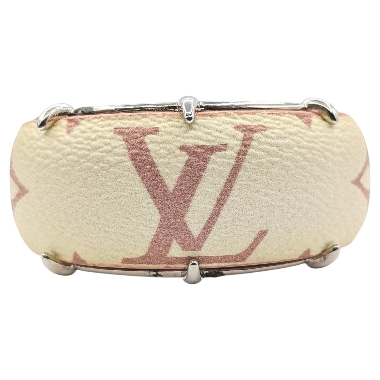 How do I wear an LV bracelet?