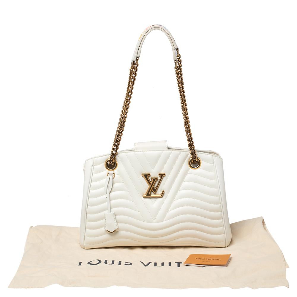 Louis Vuitton White Quilted Leather New Wave Chain Bag In Good Condition In Dubai, Al Qouz 2