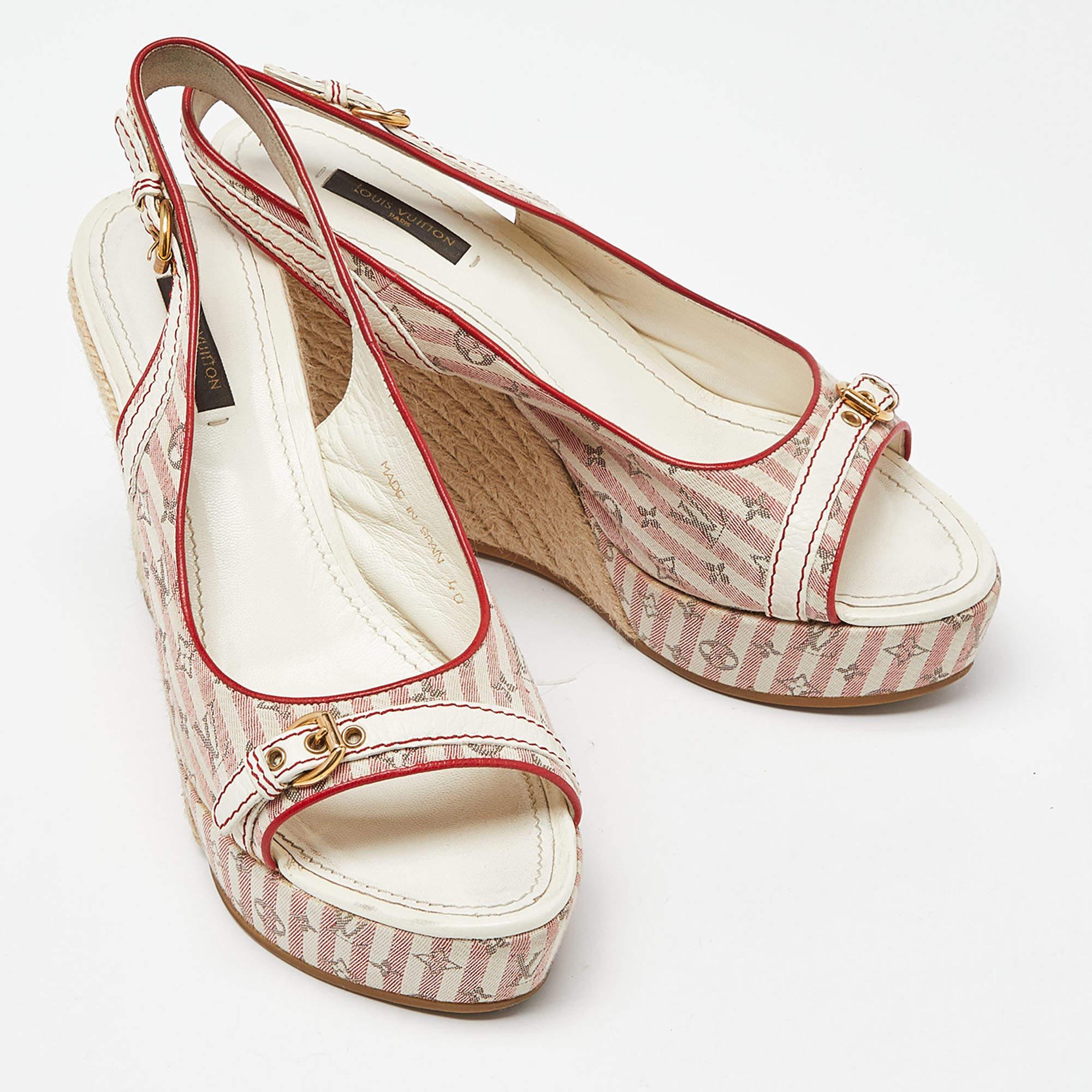 Louis Vuitton White/Red Canvas Wedge Sandals Size 40 In Good Condition For Sale In Dubai, Al Qouz 2