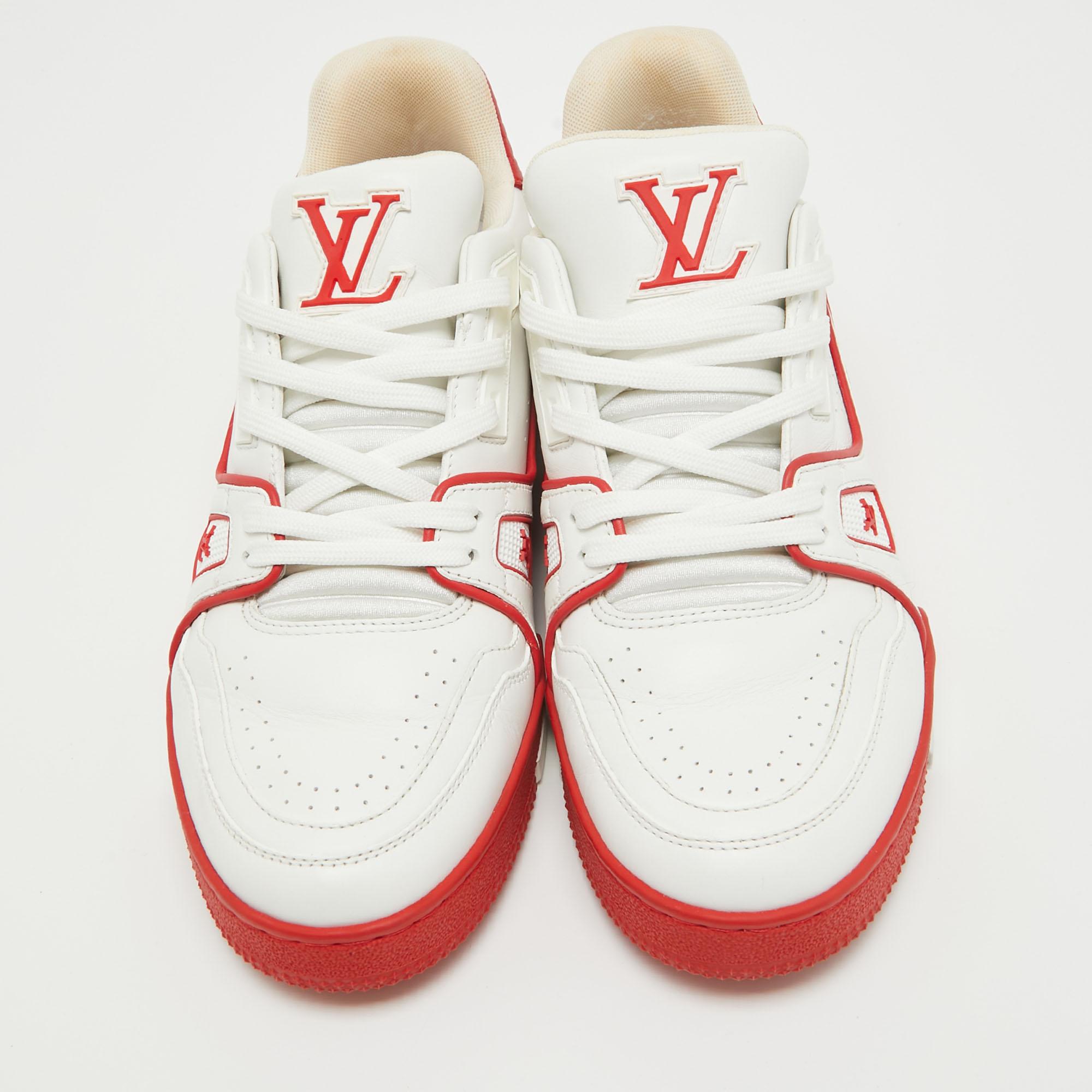 Louis Vuitton White/Red Leather LV Trainer Sneakers Size 39.5 In Good Condition For Sale In Dubai, Al Qouz 2