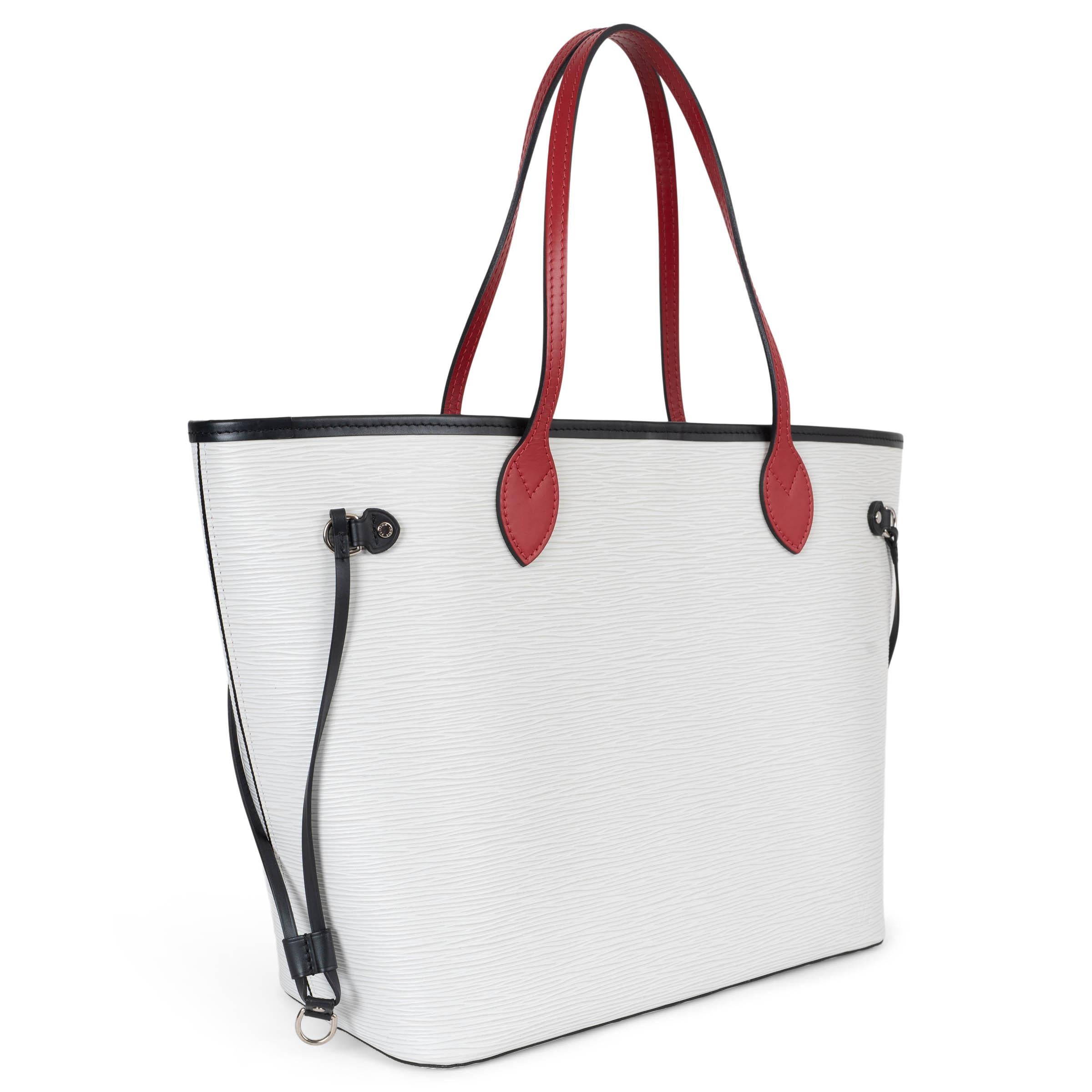 Diese 100% authentische Louis Vuitton Neverfull MM Tote aus weißem Epi-Leder kombiniert Eleganz und Vielseitigkeit mit einem auffälligen Farbkontrast. Mit ihren scharlachroten Henkeln und schwarzen Zierleisten strahlt die Tasche einen raffinierten,
