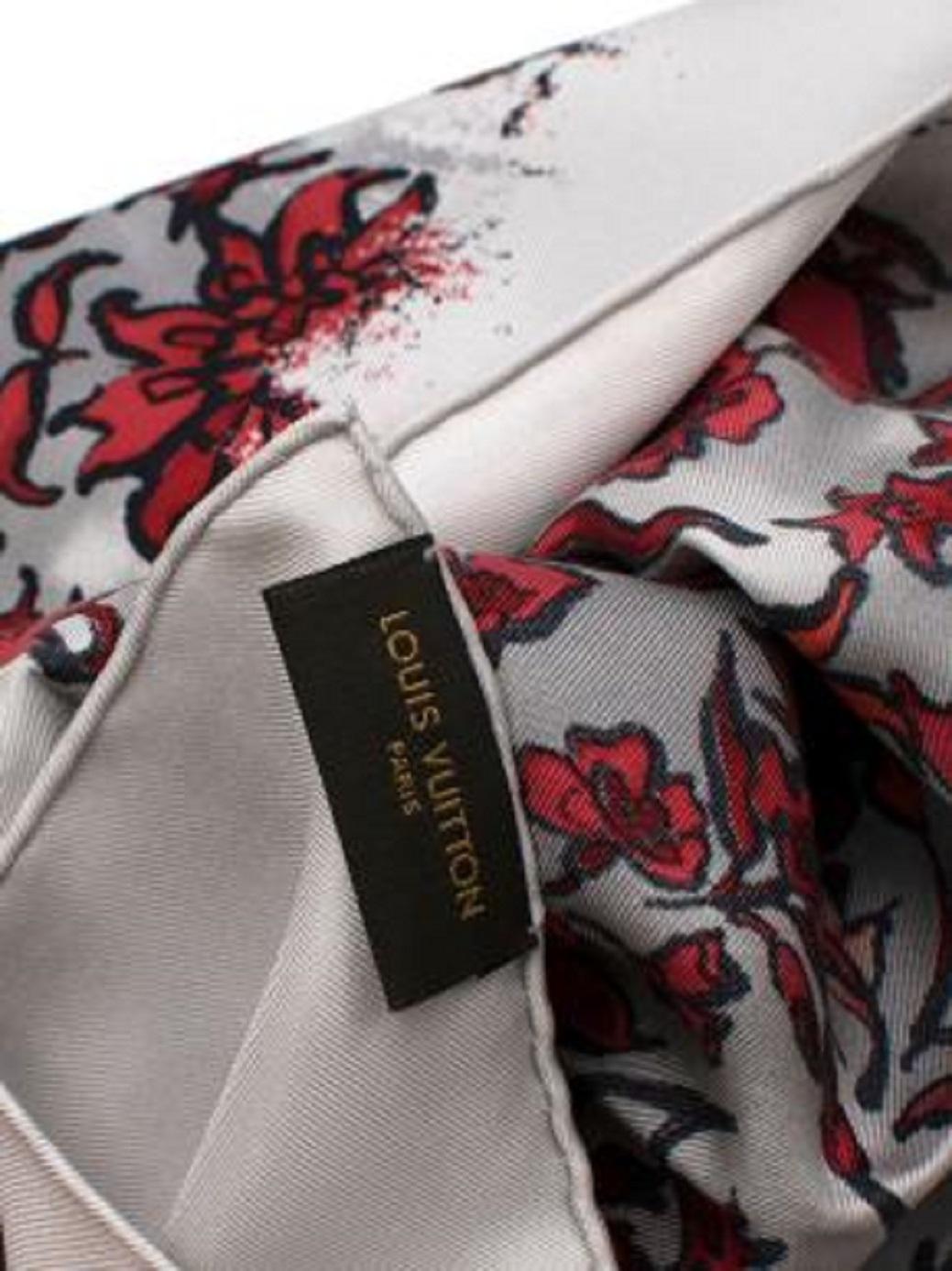Louis Vuitton White & Red Silk Floral Print Scarf 90 For Sale 3