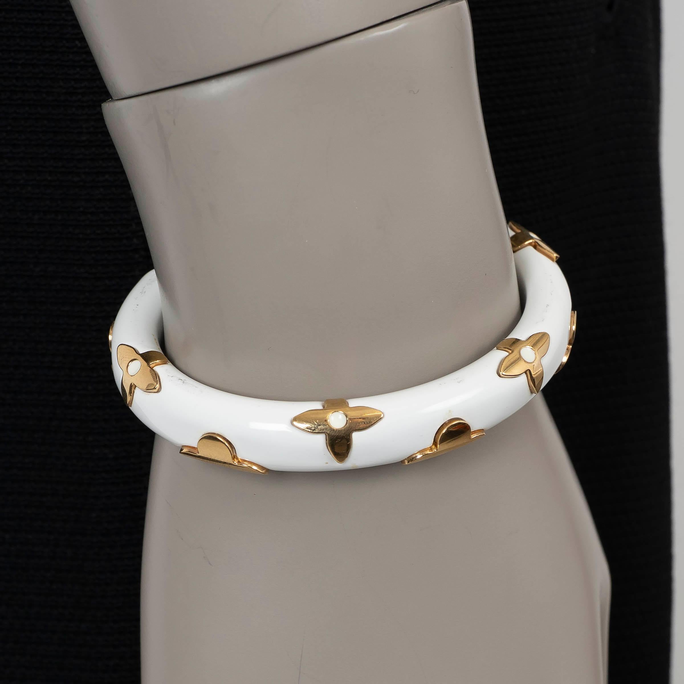 LOUIS VUITTON white resin DAILY MONOGRAM Cuff Bracelet In Good Condition For Sale In Zürich, CH