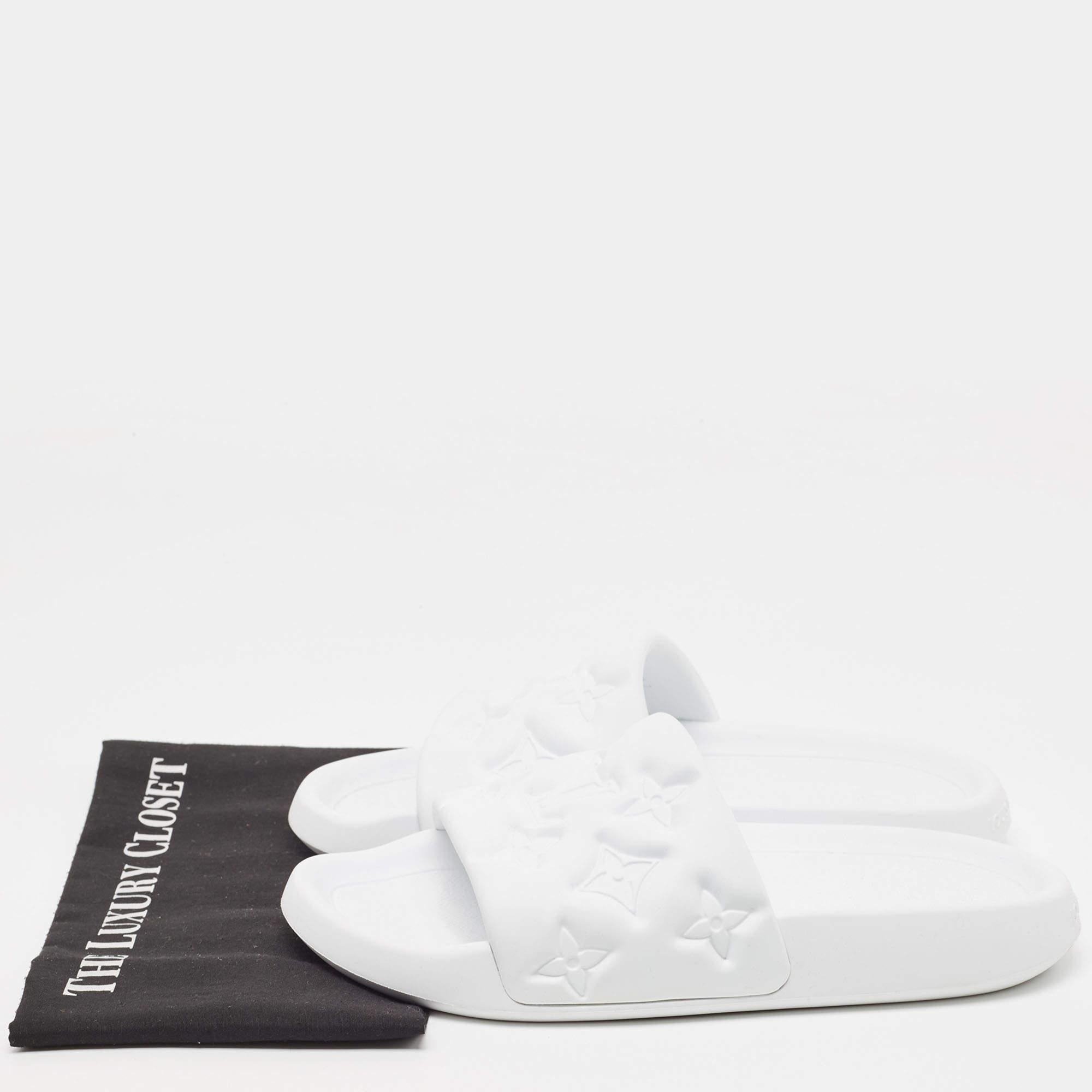 Louis Vuitton White Rubber Monogram Rubber Flat Slides Size 41 For Sale 6