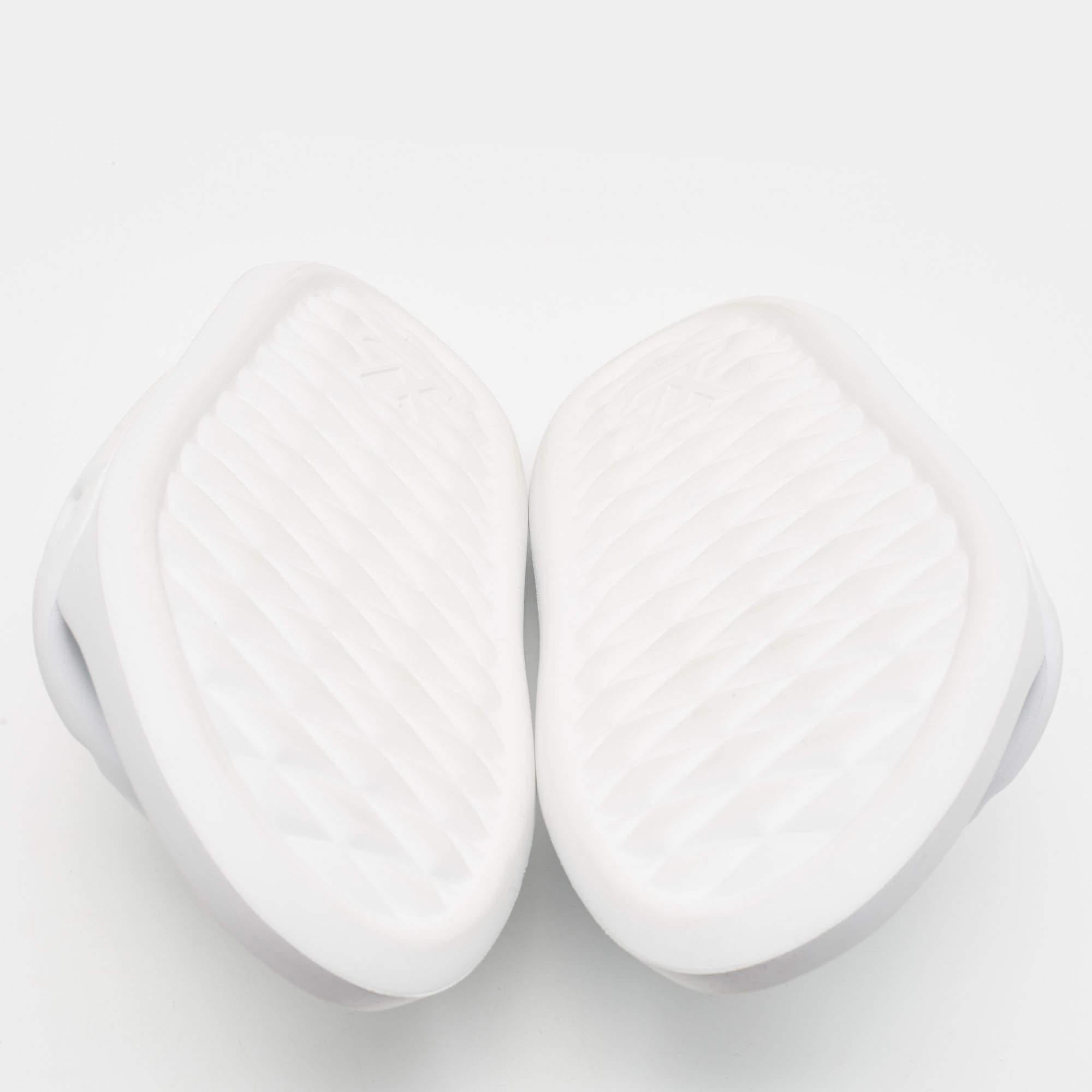 Louis Vuitton White Rubber Monogram Rubber Flat Slides Size 41 For Sale 3