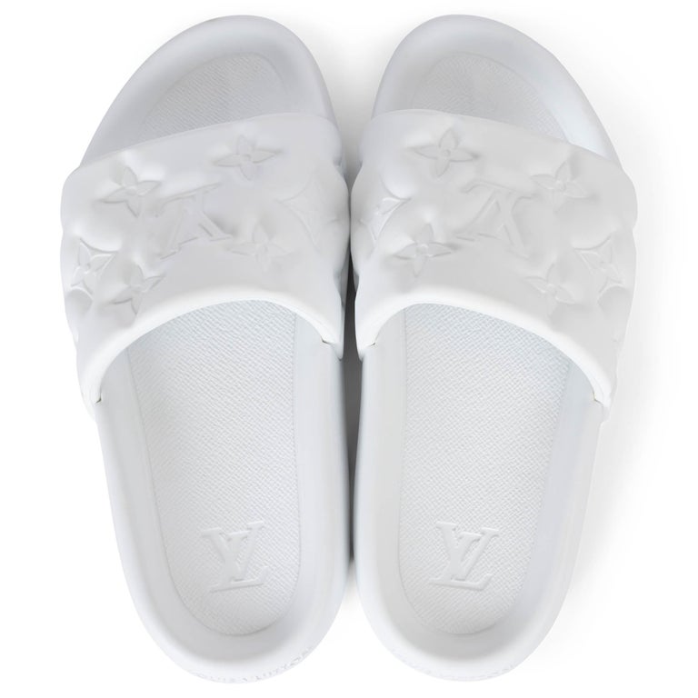 LOUIS VUITTON white rubber WATERFRONT MONOGRAM Slide Sandals  display picture 1