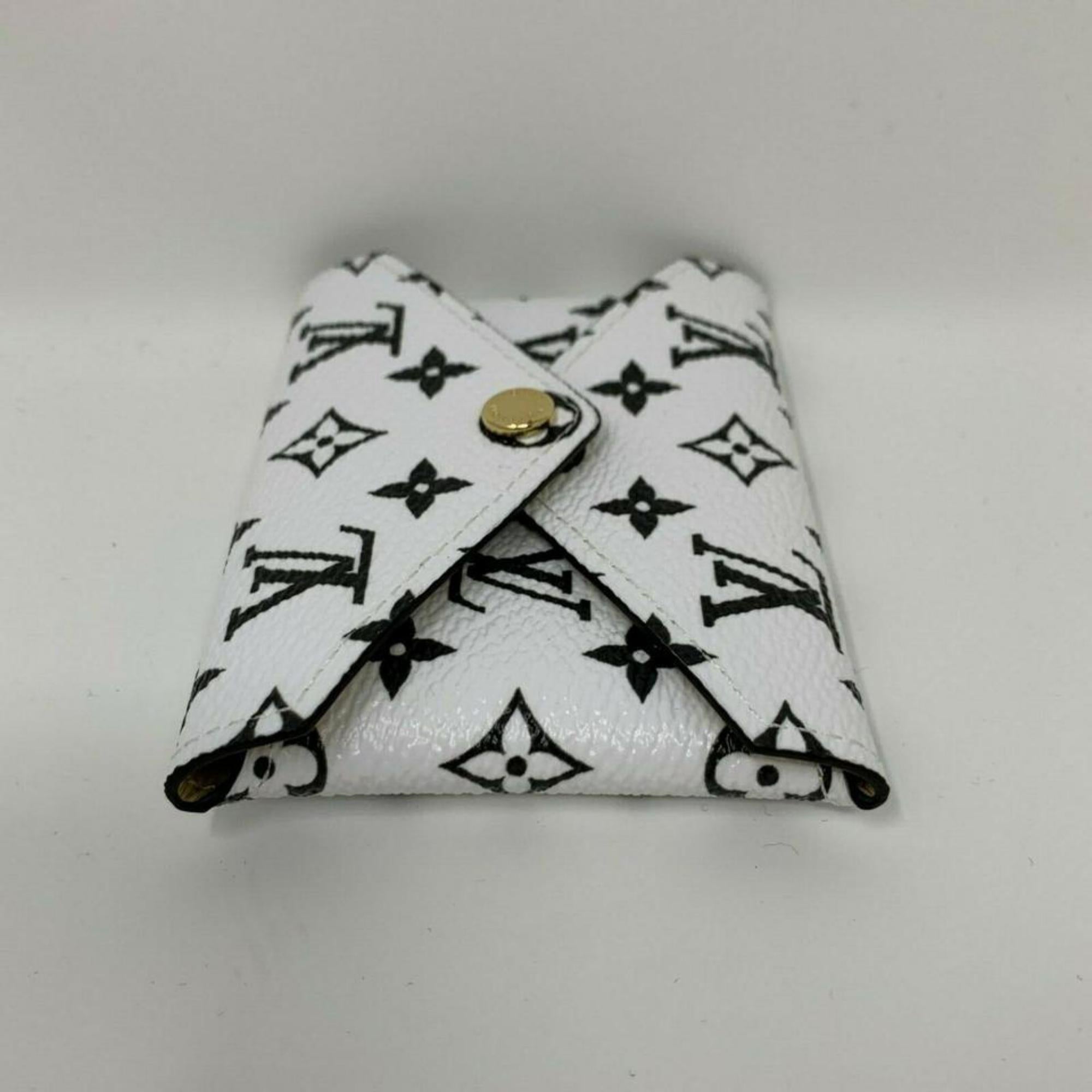 Louis Vuitton White Small Ss19 Limited Edition Giant Kirigami Pouch 870620  For Sale 3
