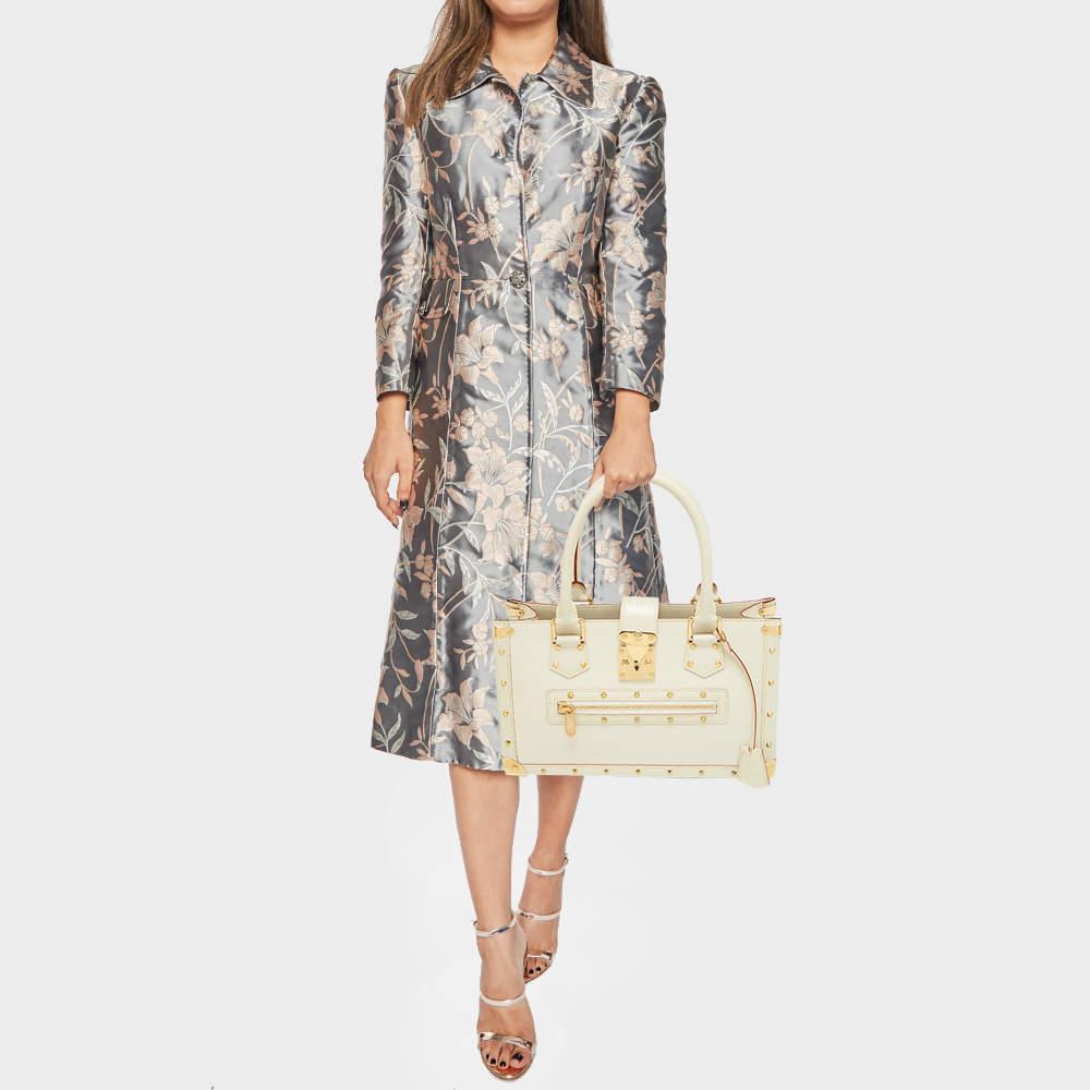 This Le Fabuleux bag from Louis Vuitton is a stunning creation that features a structured yet elegant shape. It is made in France from the finest Suhali leather and impeccably crafted to create a modern style. The gold-tone studs and corners