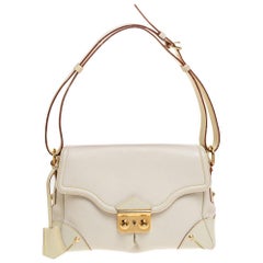 Louis Vuitton - Sac L'Essentiel PM en cuir blanc Suhali