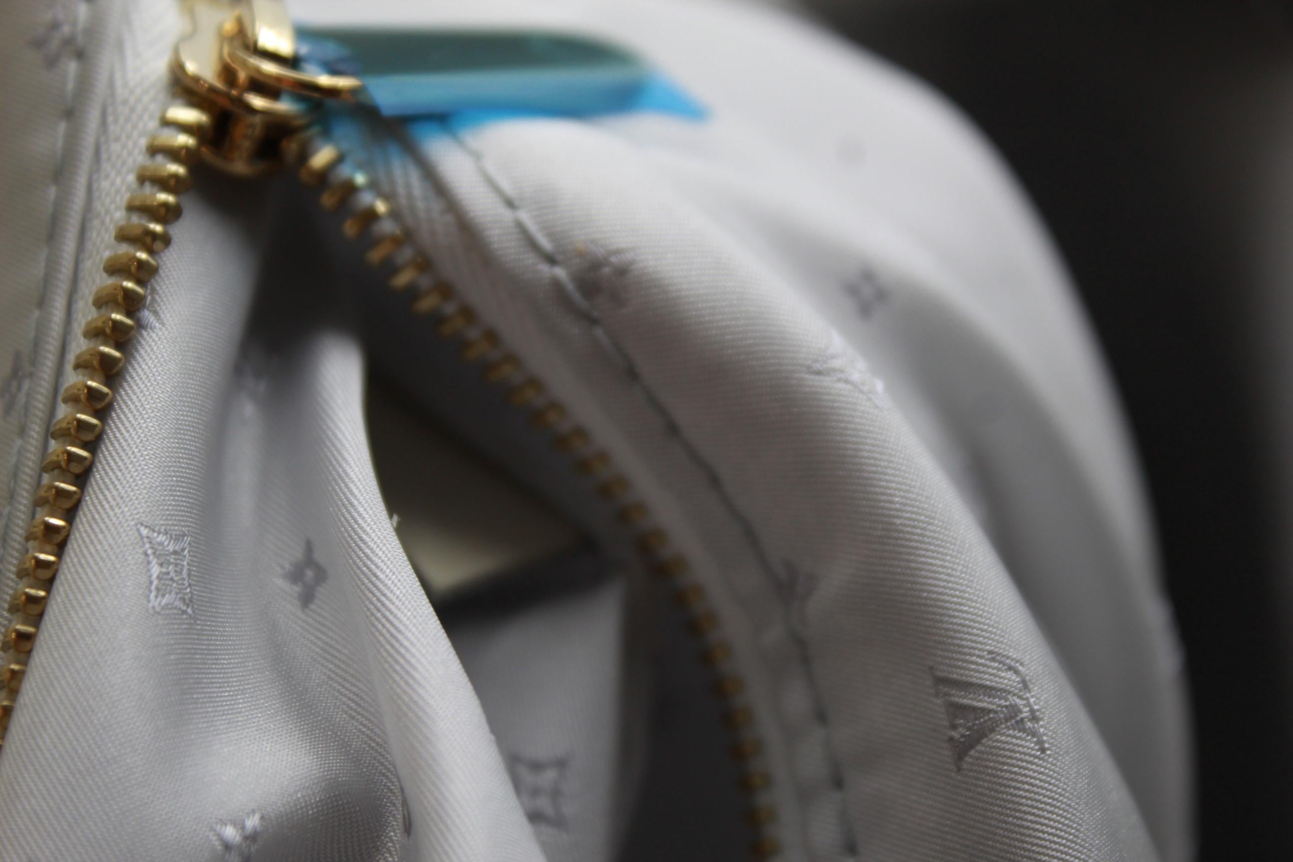 Women's or Men's Louis Vuitton White Suhali Leather 