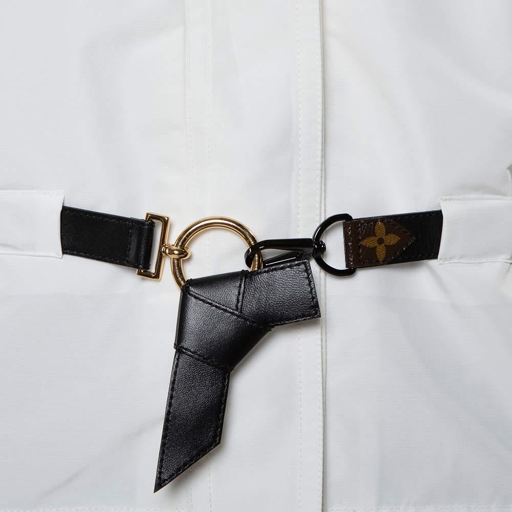 Louis Vuitton - Parka à capuche imprimée avec logo et ceinture, blanche, taille M Bon état - En vente à Dubai, Al Qouz 2