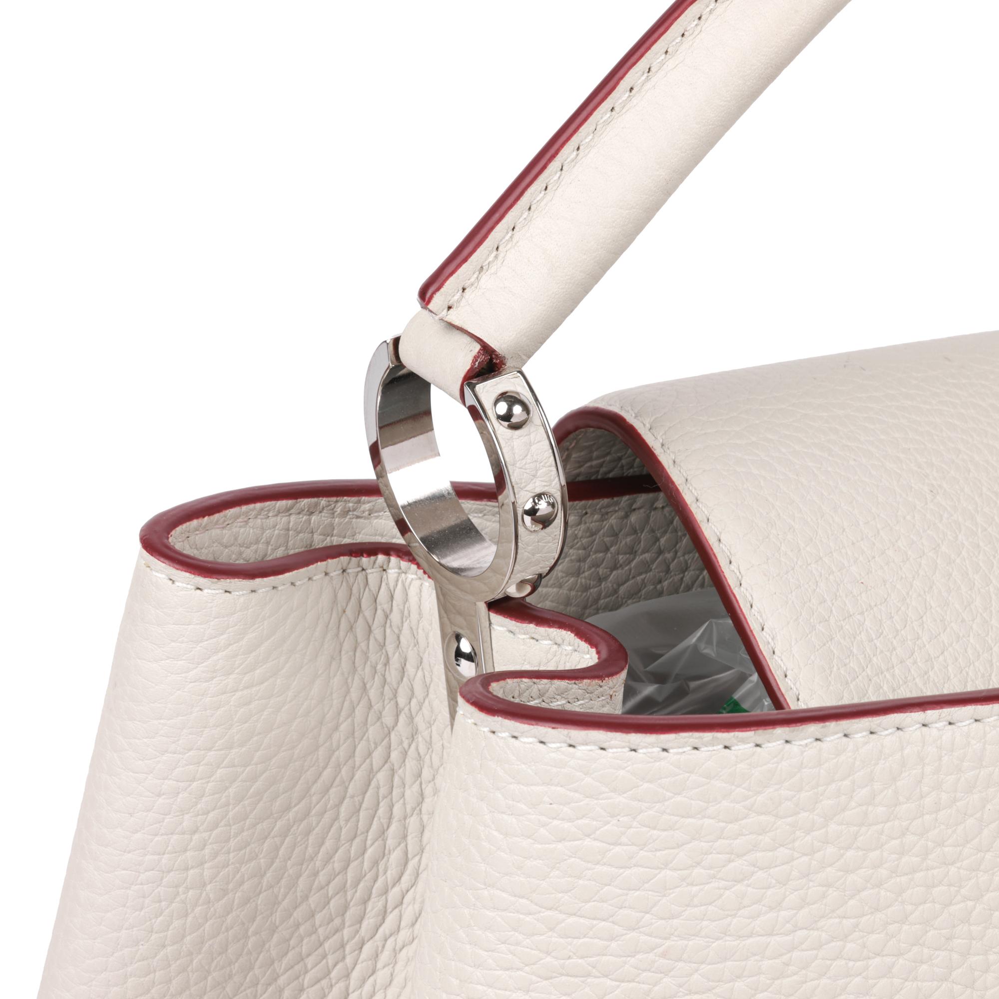 Louis Vuitton - Capucines en cuir taurillon blanc MM en vente 2