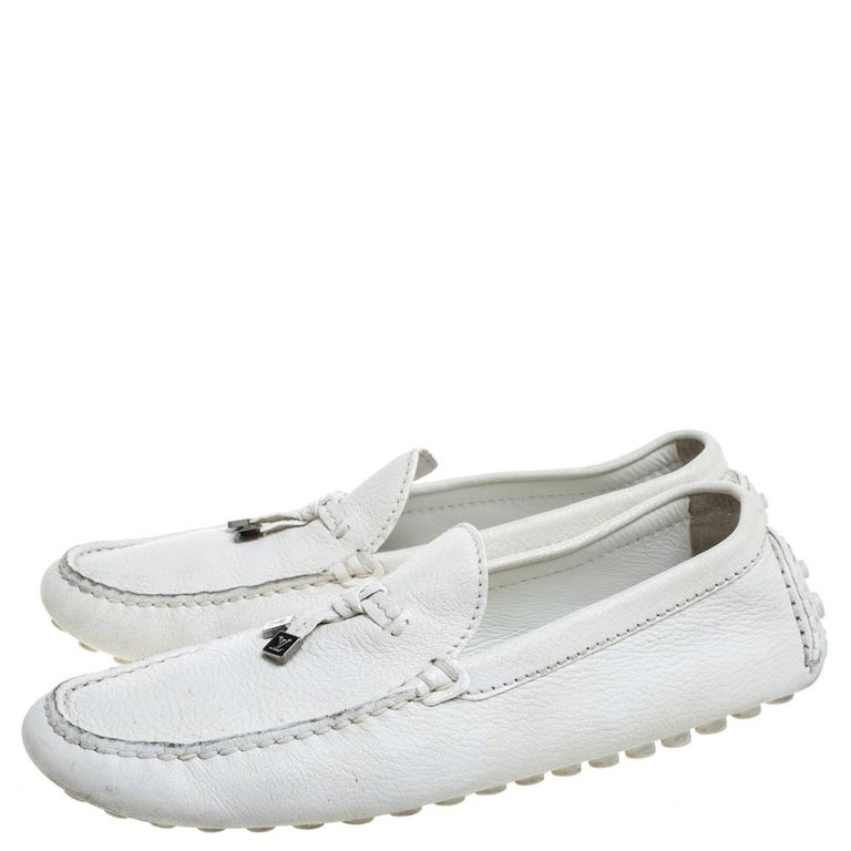 Louis Vuitton White Textured Leather Logo Bow Loafers Size 41 For
