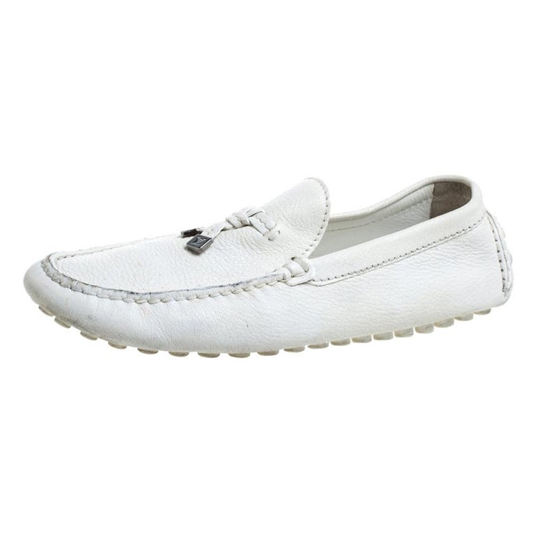 Louis Vuitton White Textured Leather Logo Bow Loafers Size 41 For Sale at  1stDibs