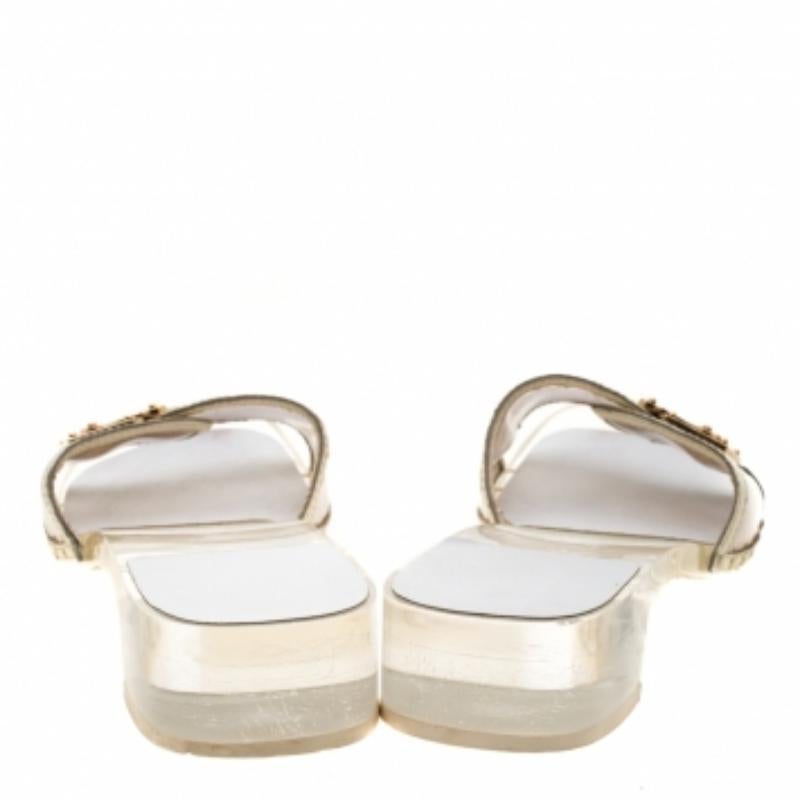 Donna Louis Vuitton Sandali con fibbia in pelle acrilica bianca/trasparente misura 38,5 in vendita