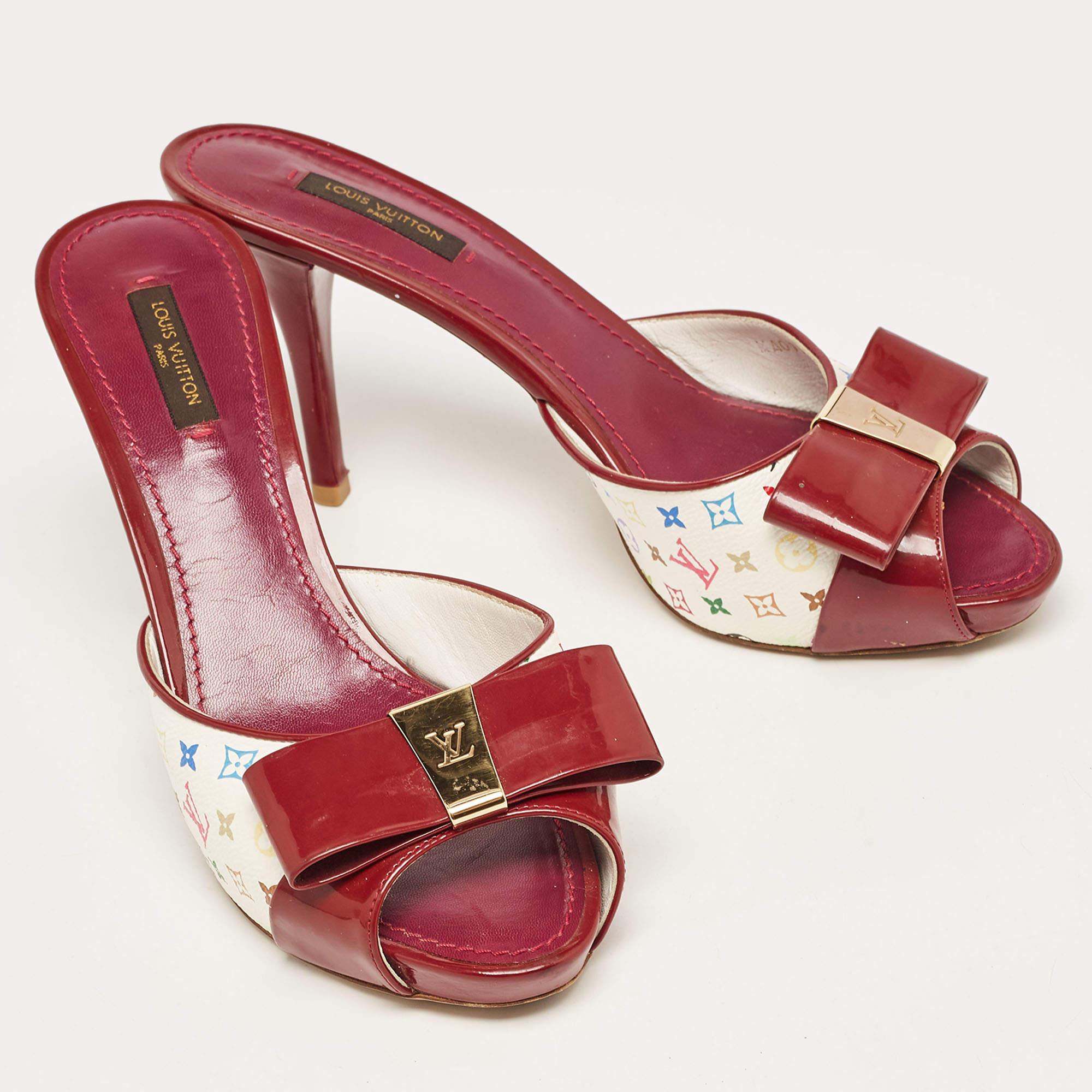 Louis Vuitton White/White Canvas and Patent Leather Slide Sandals Size 39 (Sandales en toile et cuir verni) en vente 2