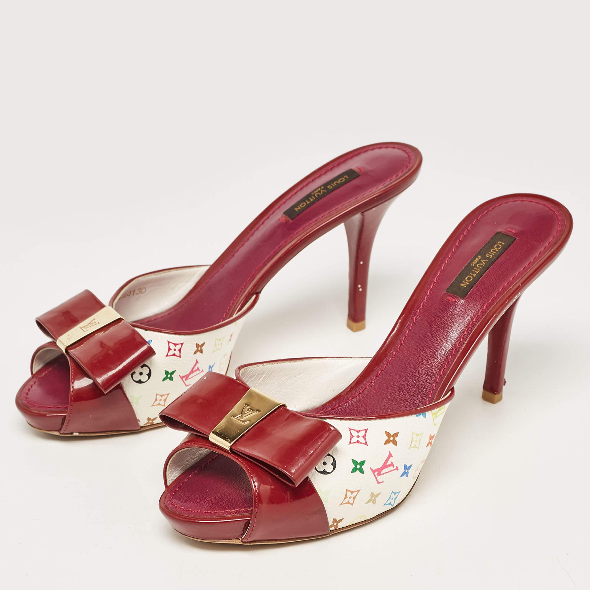 Louis Vuitton White/White Canvas and Patent Leather Slide Sandals Size 39 (Sandales en toile et cuir verni) en vente 3